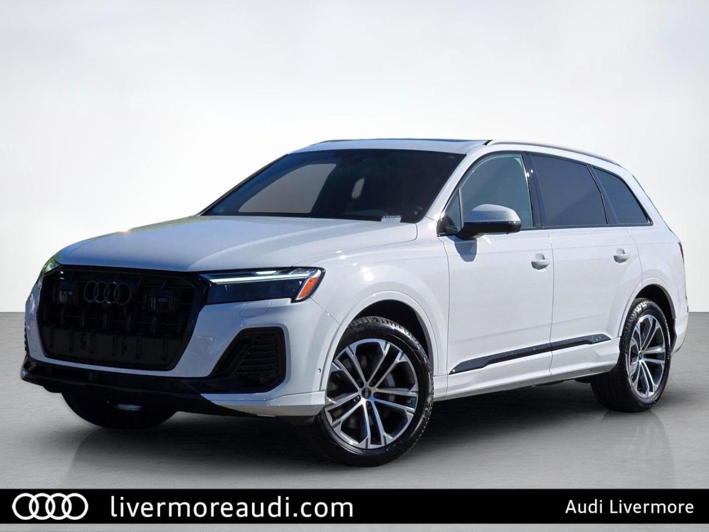 2026 Audi Q7 45 Premium quattro Tiptronic's photo