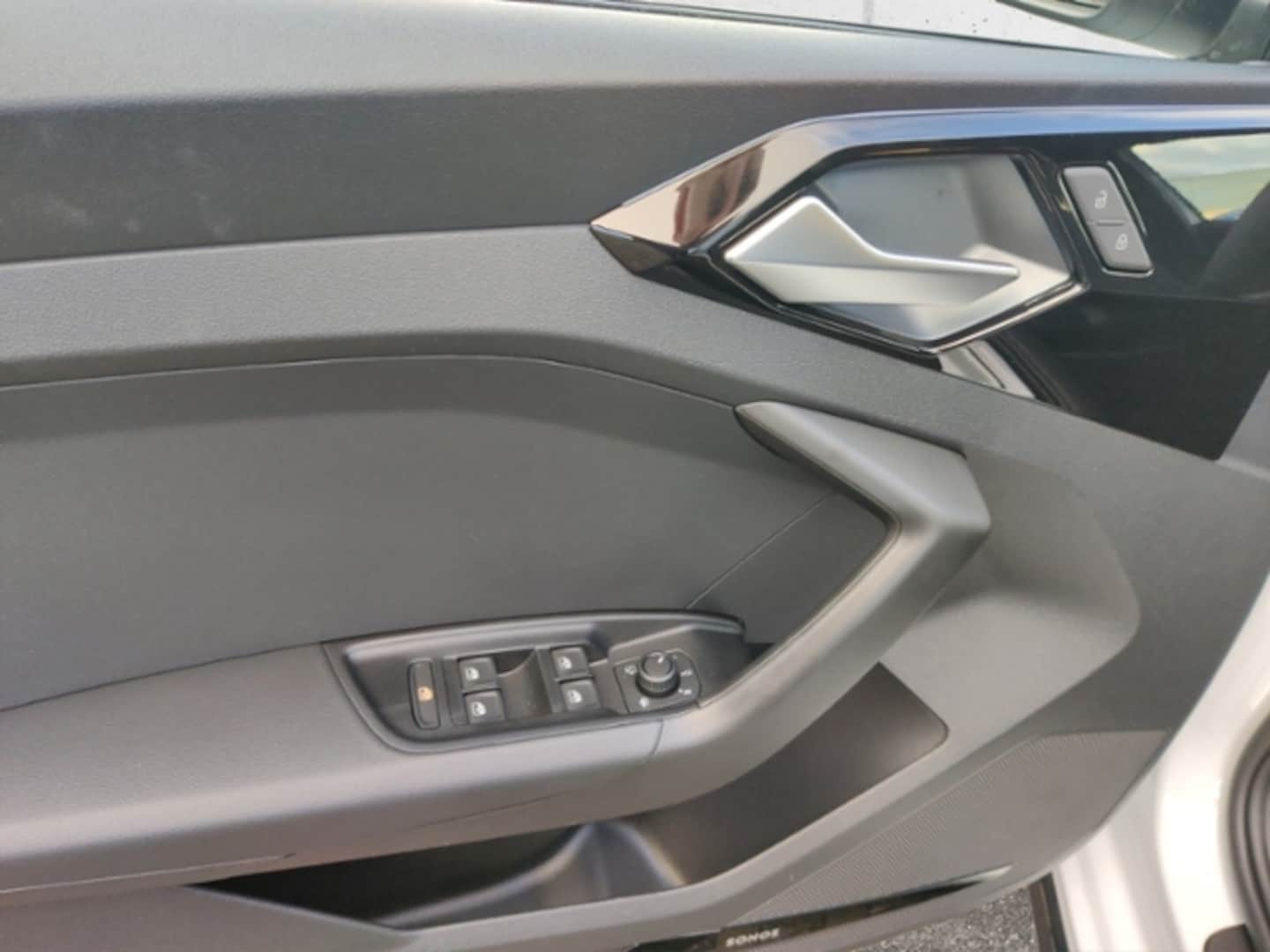 Bild über Audi A1 Sportback S line 35 TFSI S tronic - für weitere Informationen kontaktieren Sie den Audi Partner