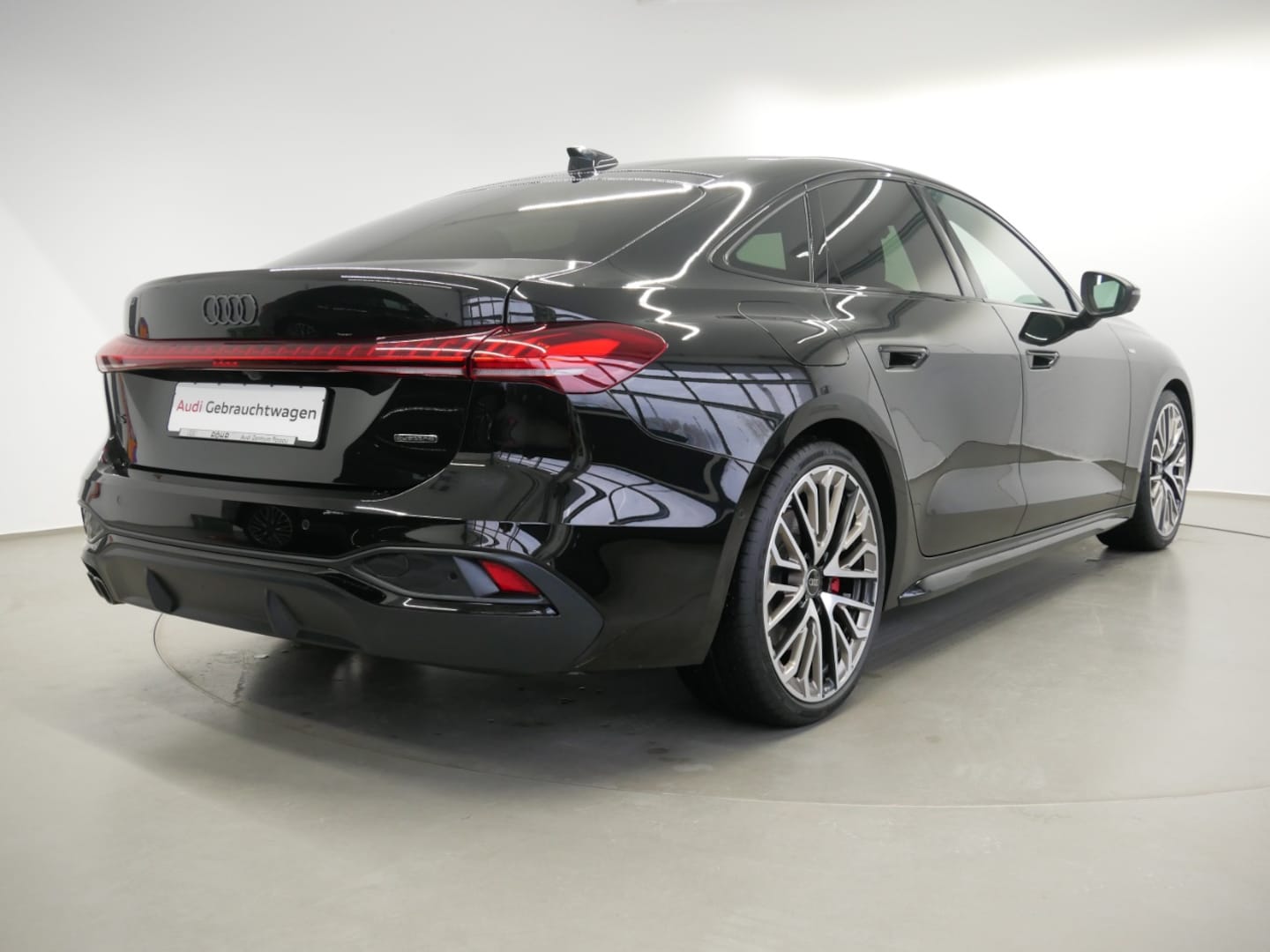 Bild über Audi A5 Limousine TDI quattro 150 kW S tronic - für weitere Informationen kontaktieren Sie den Audi Partner