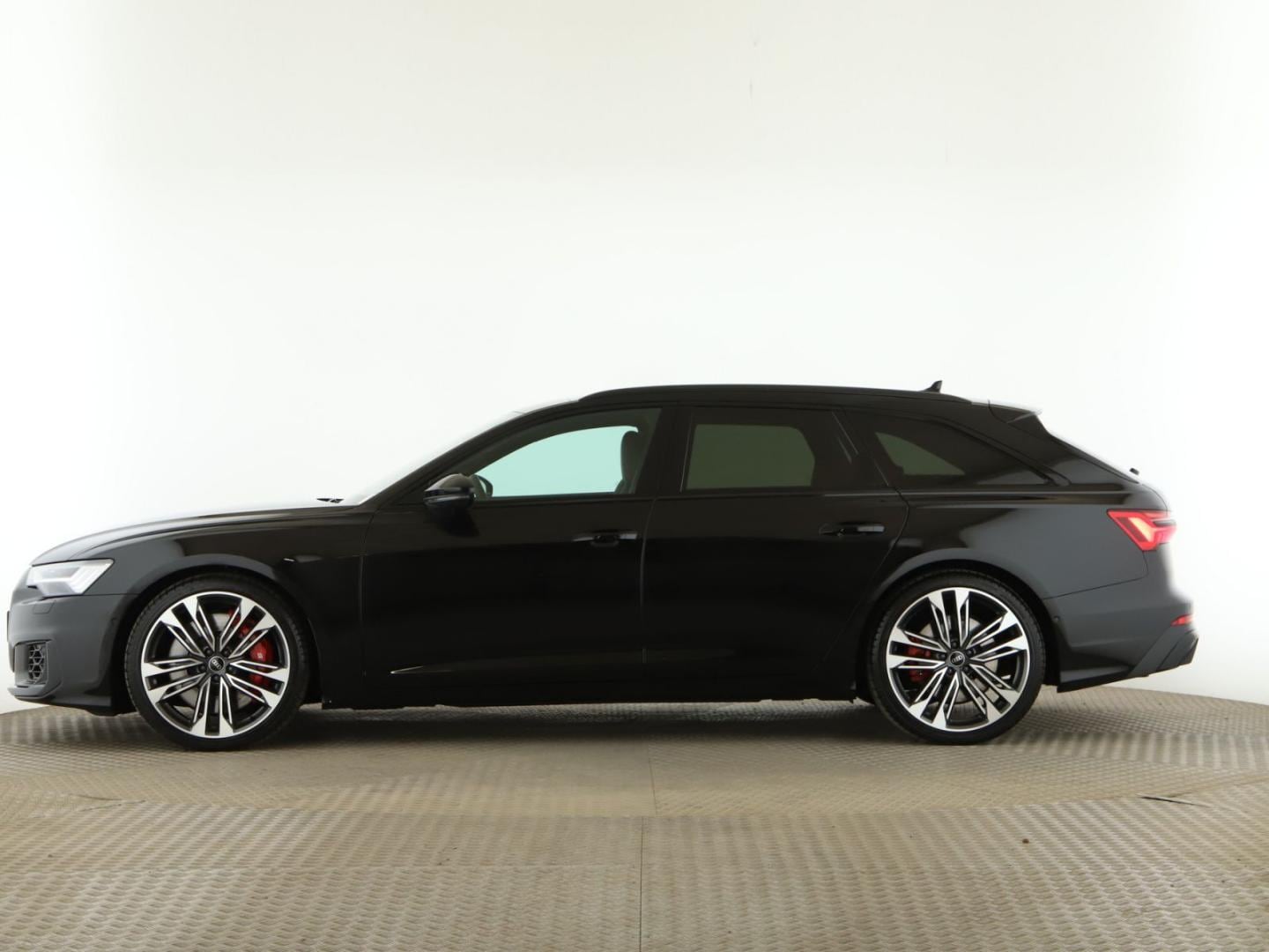 Bild über Audi S6 Avant TDI quattro tiptronic - für weitere Informationen kontaktieren Sie den Audi Partner