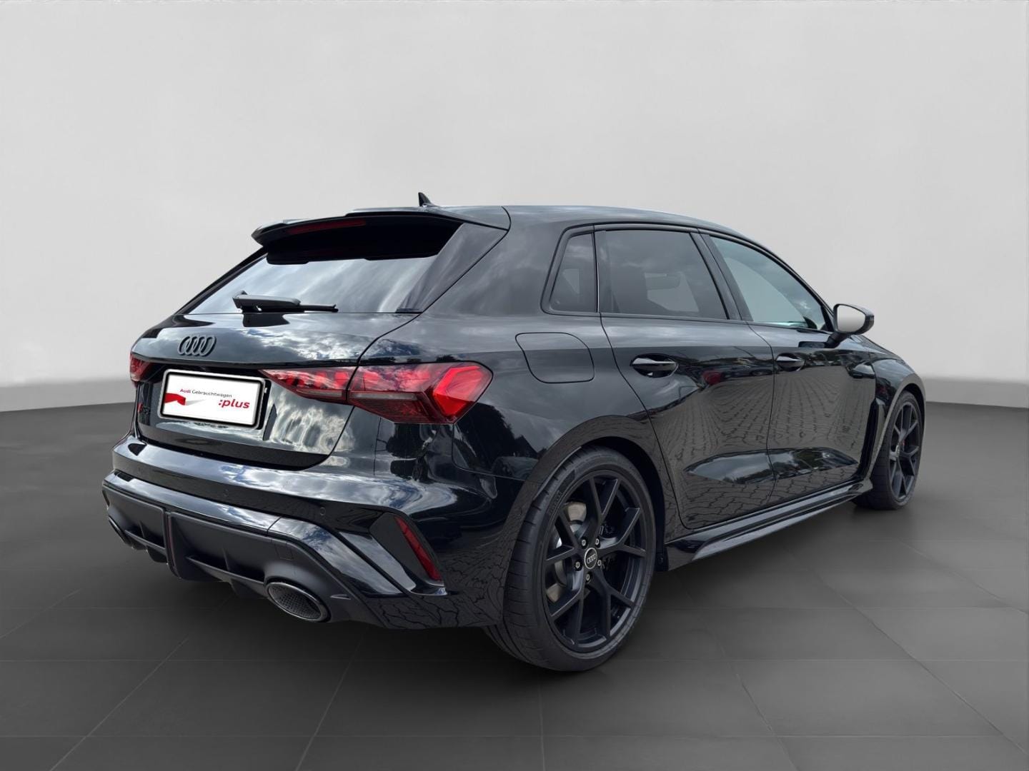 Bild über Audi RS 3 Sportback TFSI quattro 294 kW S tronic - für weitere Informationen kontaktieren Sie den Audi Partner