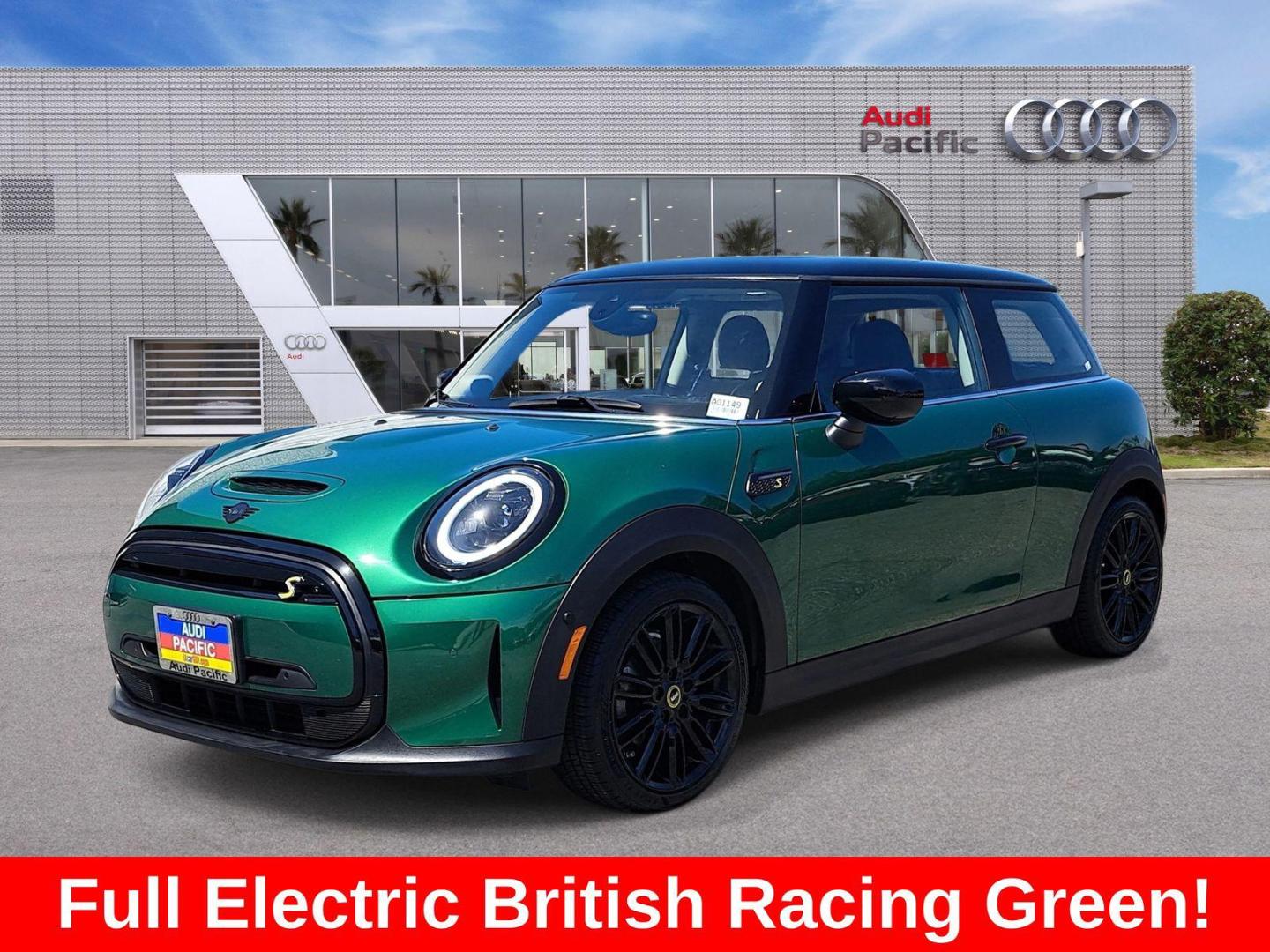 2024 MINI Hardtop Cooper SE's photo