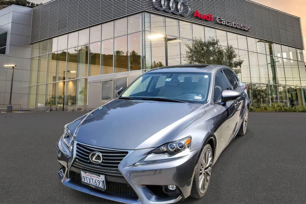 2016 Lexus IS 350 200t's photo