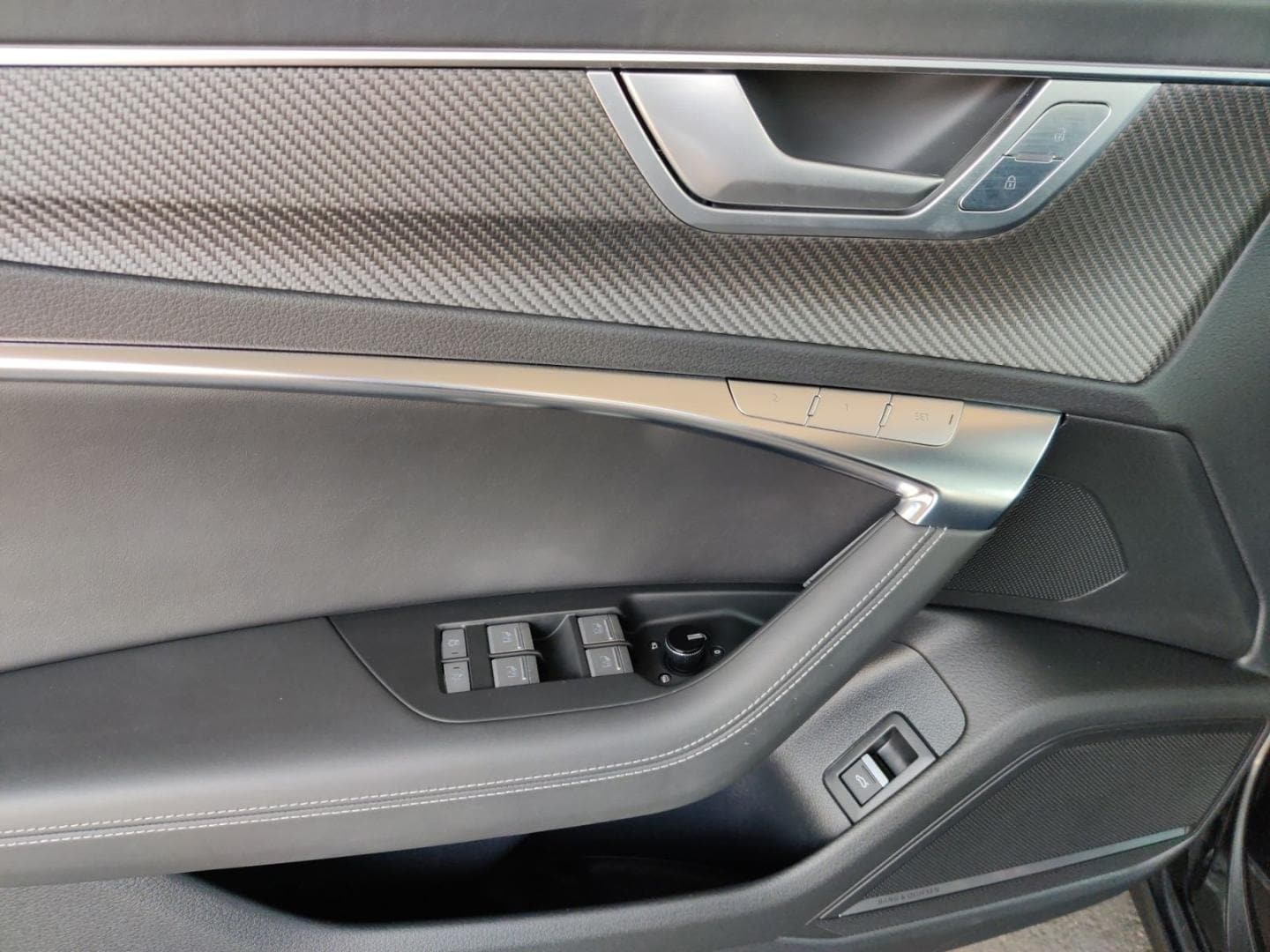 Bild über Audi S6 Avant TDI quattro tiptronic - für weitere Informationen kontaktieren Sie den Audi Partner