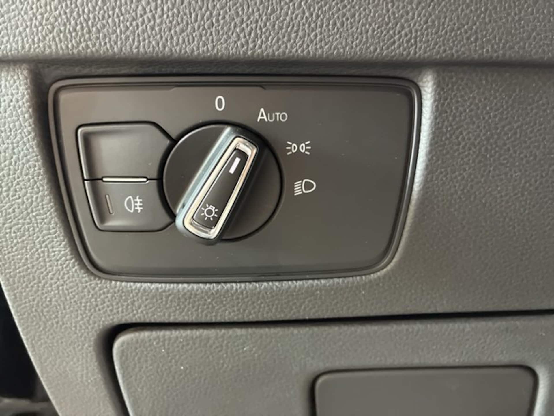 Volkswagen Passat Variant Basis-Modell