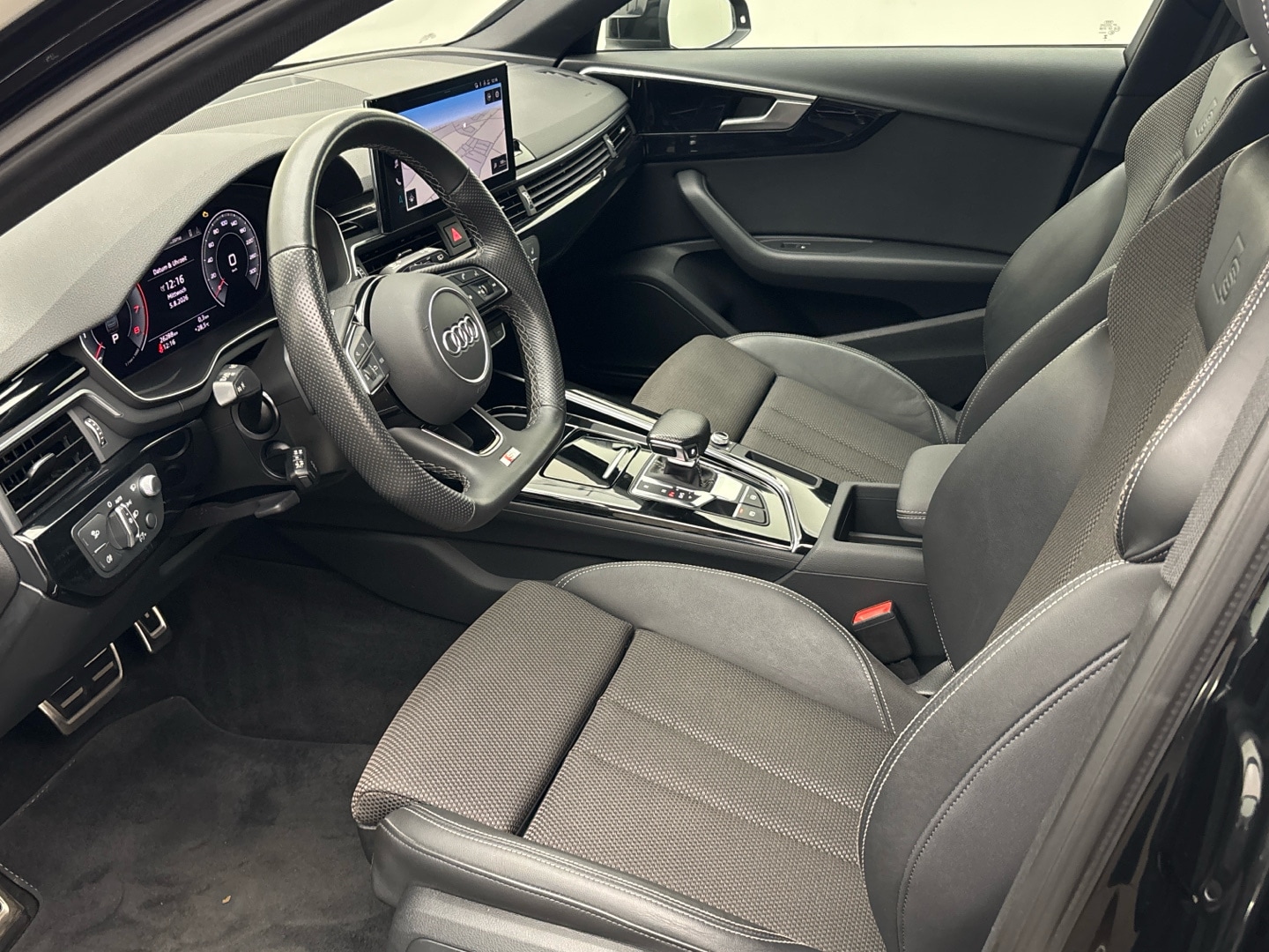 Bild über Audi A4 Avant S line 35 TFSI S tronic - für weitere Informationen kontaktieren Sie den Audi Partner