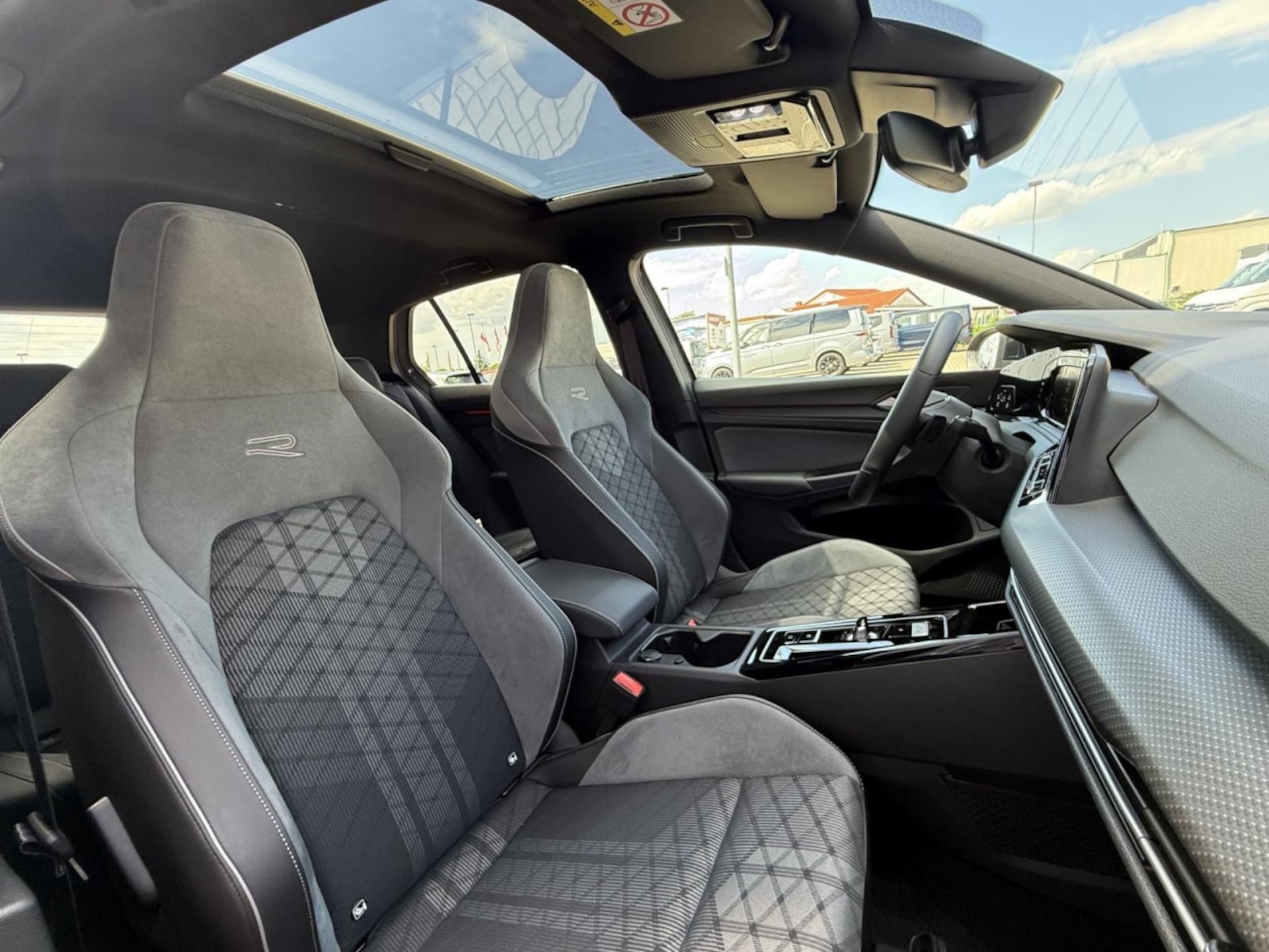 Volkswagen Golf R-Line