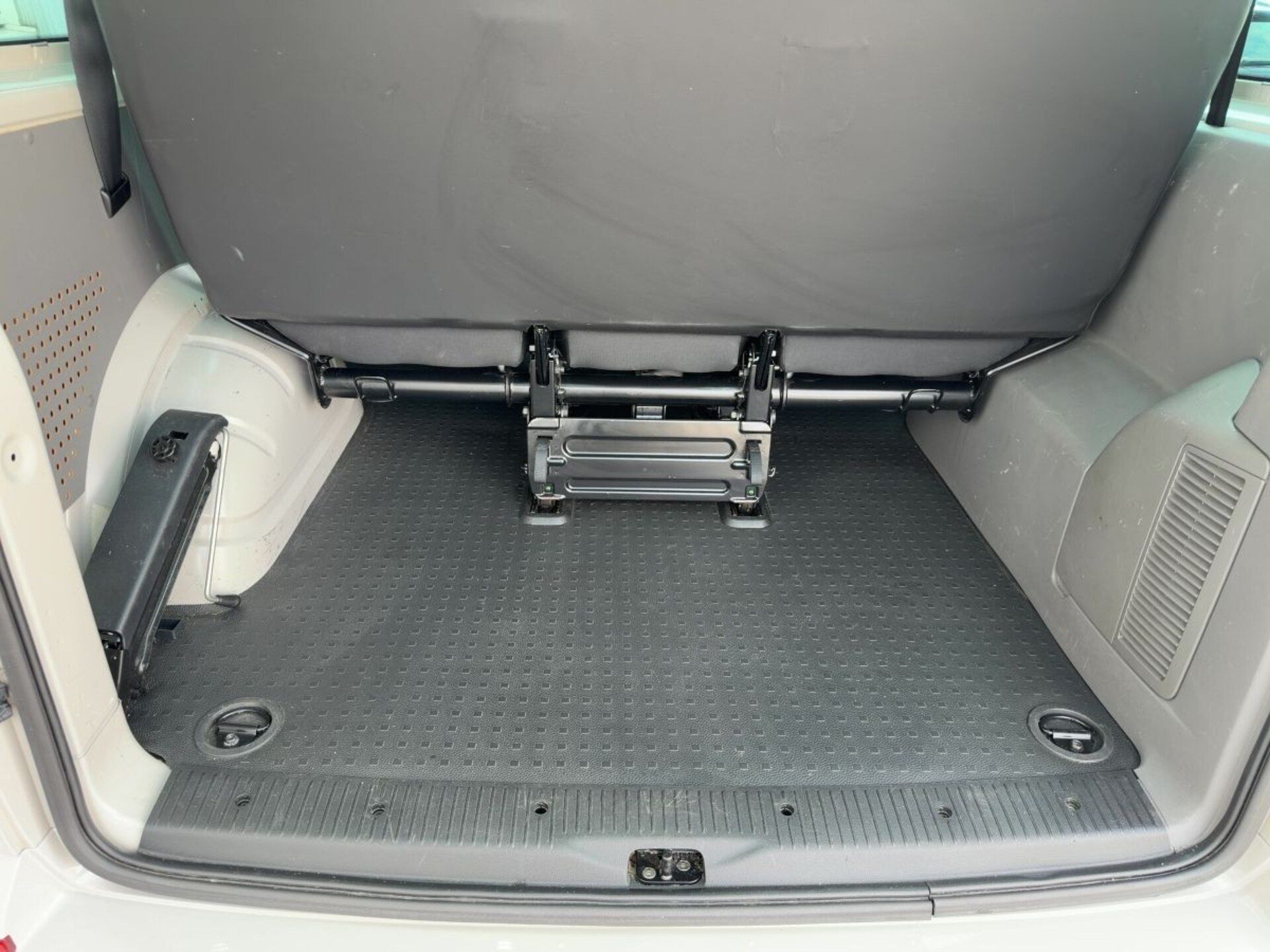 Volkswagen T6.1 Transporter Kombi kurzer Radstand