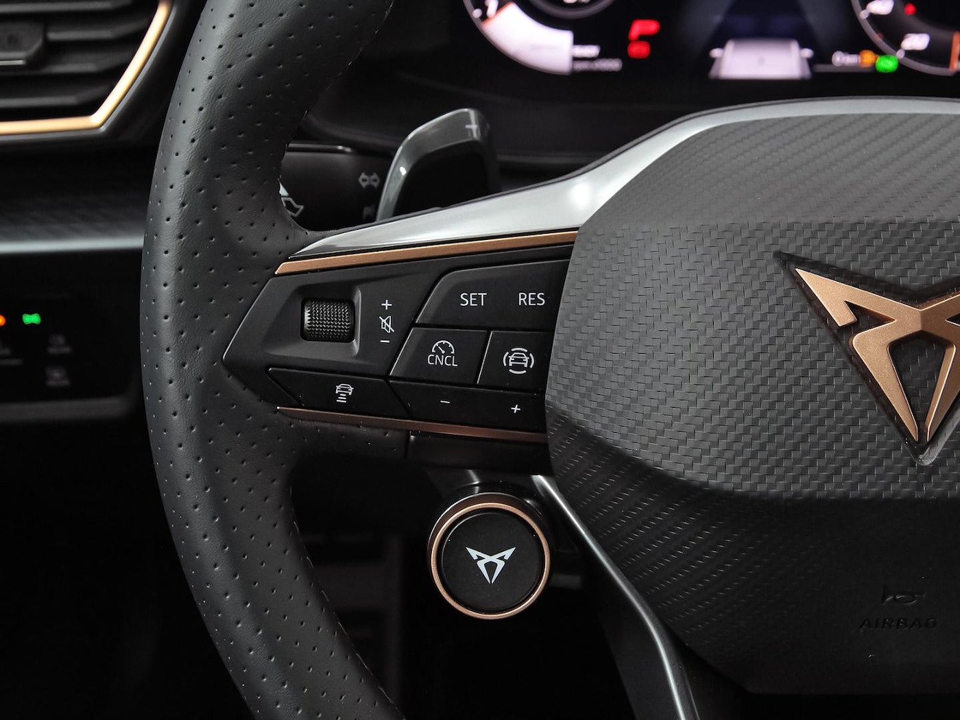 CUPRA Leon León 1.5 eTSI DSG 110 kW (150 CV) — photo 16