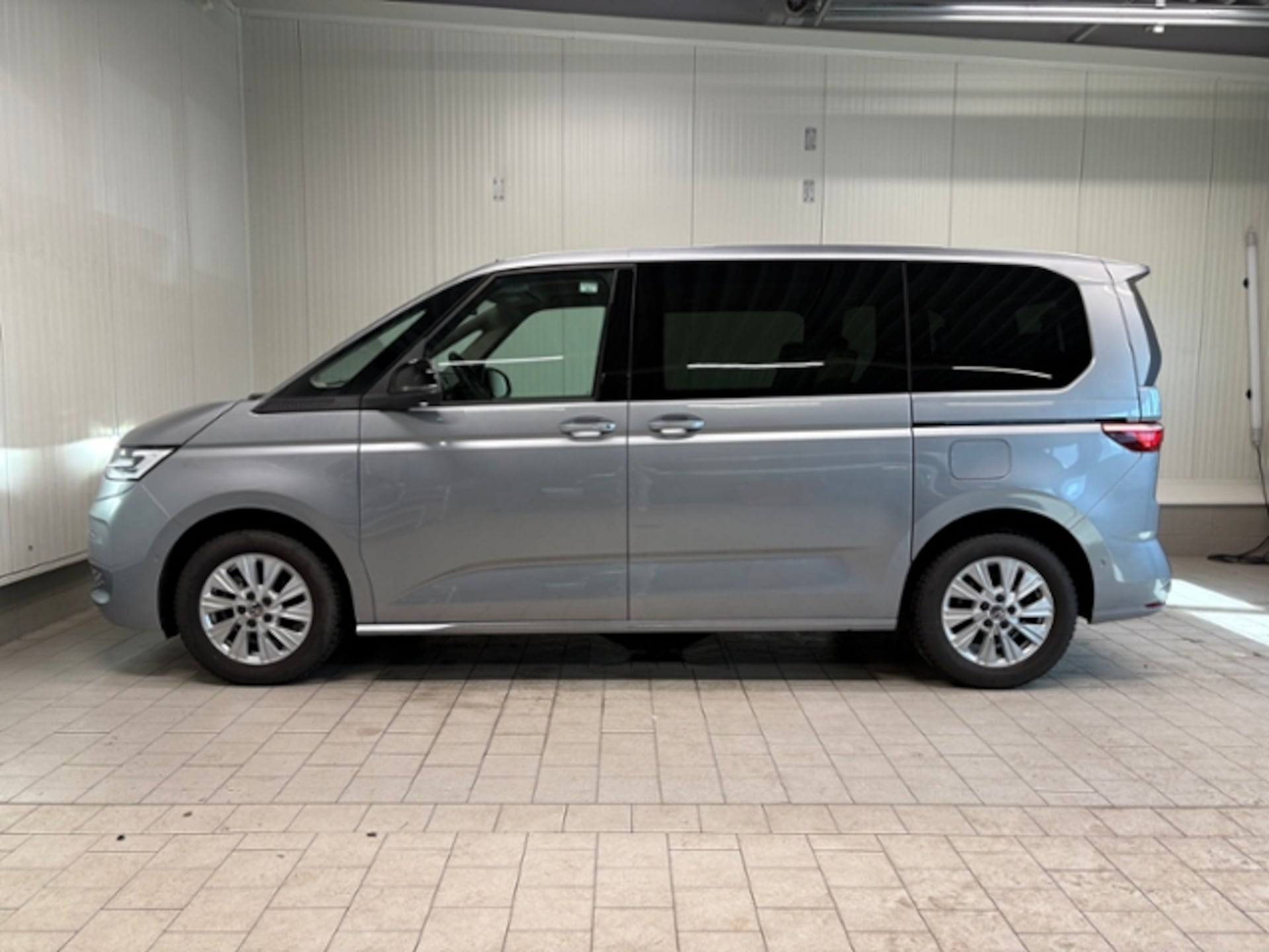 Volkswagen Multivan Basis-Modell