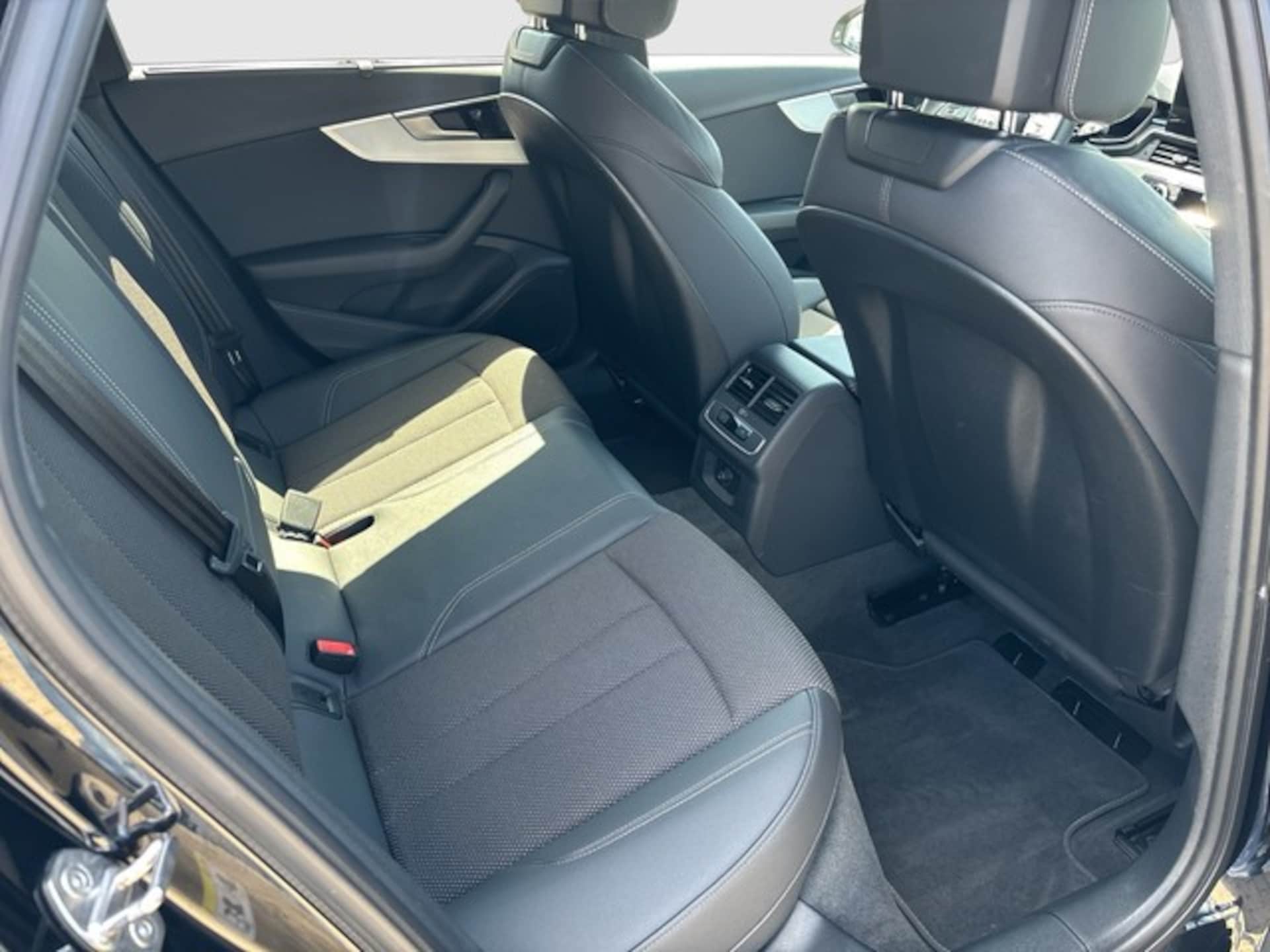 Audi A4 Avant S line