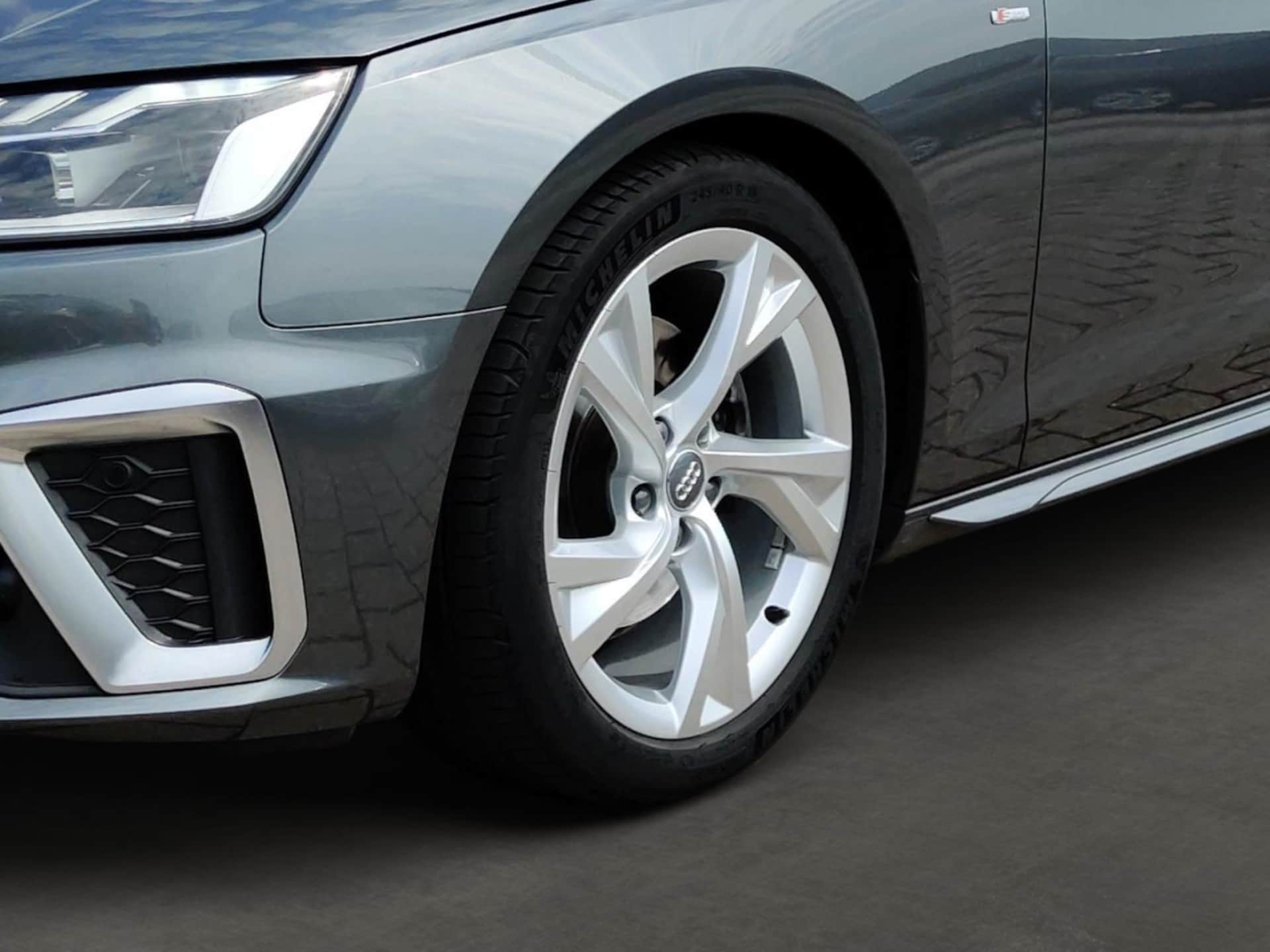Audi A4 Avant S line