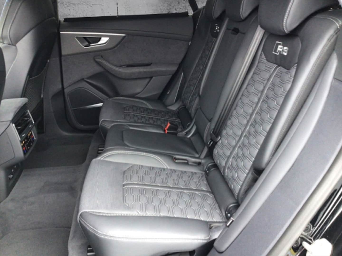 Bild über Audi RS Q8 SUV TFSI quattro 471 kW tiptronic - für weitere Informationen kontaktieren Sie den Audi Partner