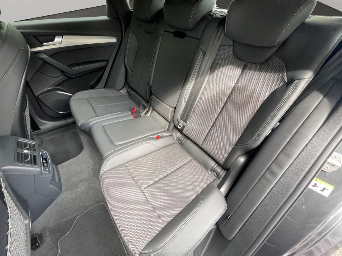 Bild über Audi Q5 Sportback 40 TFSI quattro S tronic - für weitere Informationen kontaktieren Sie den Audi Partner