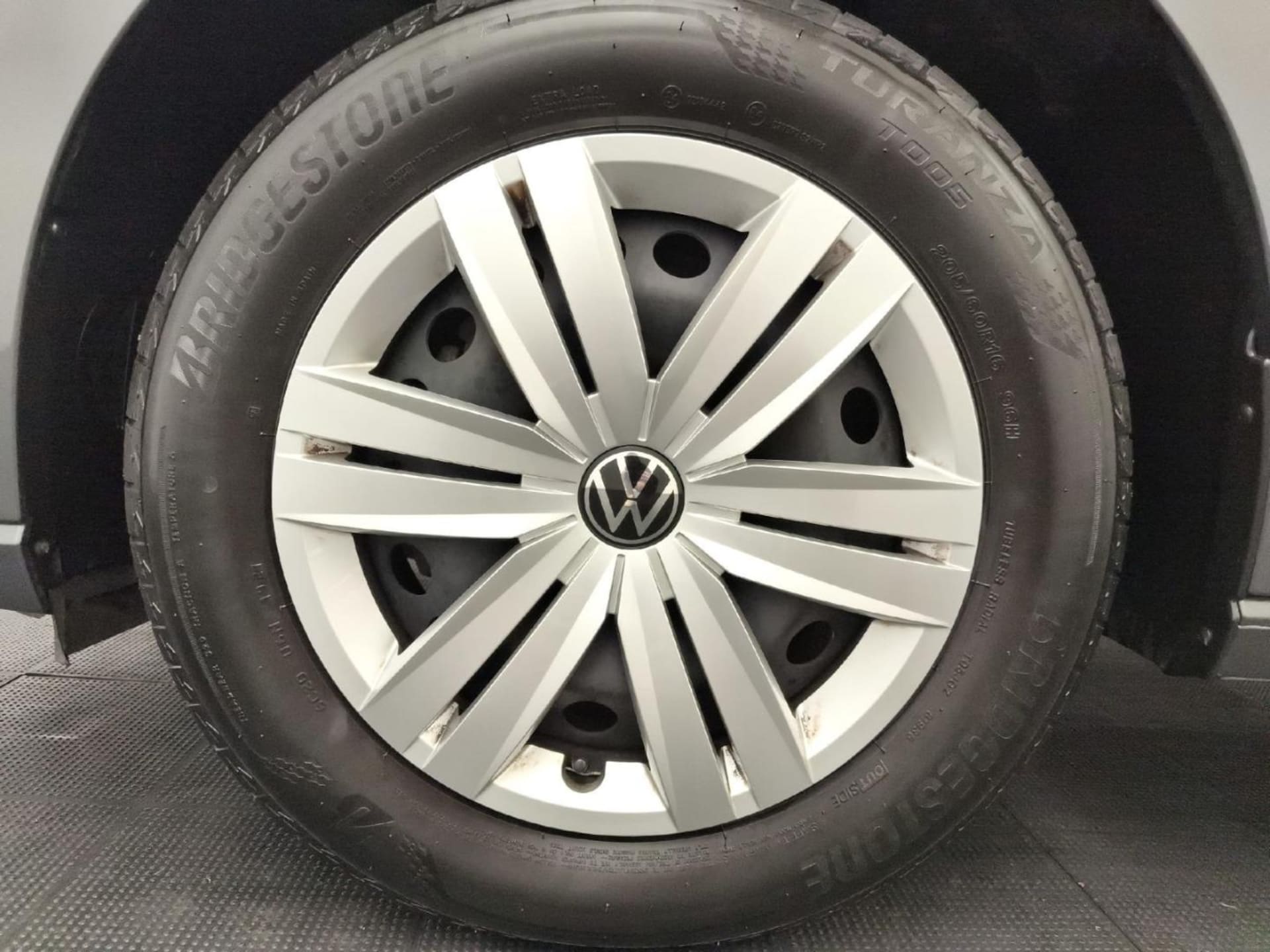 Volkswagen Caddy Basis-Modell