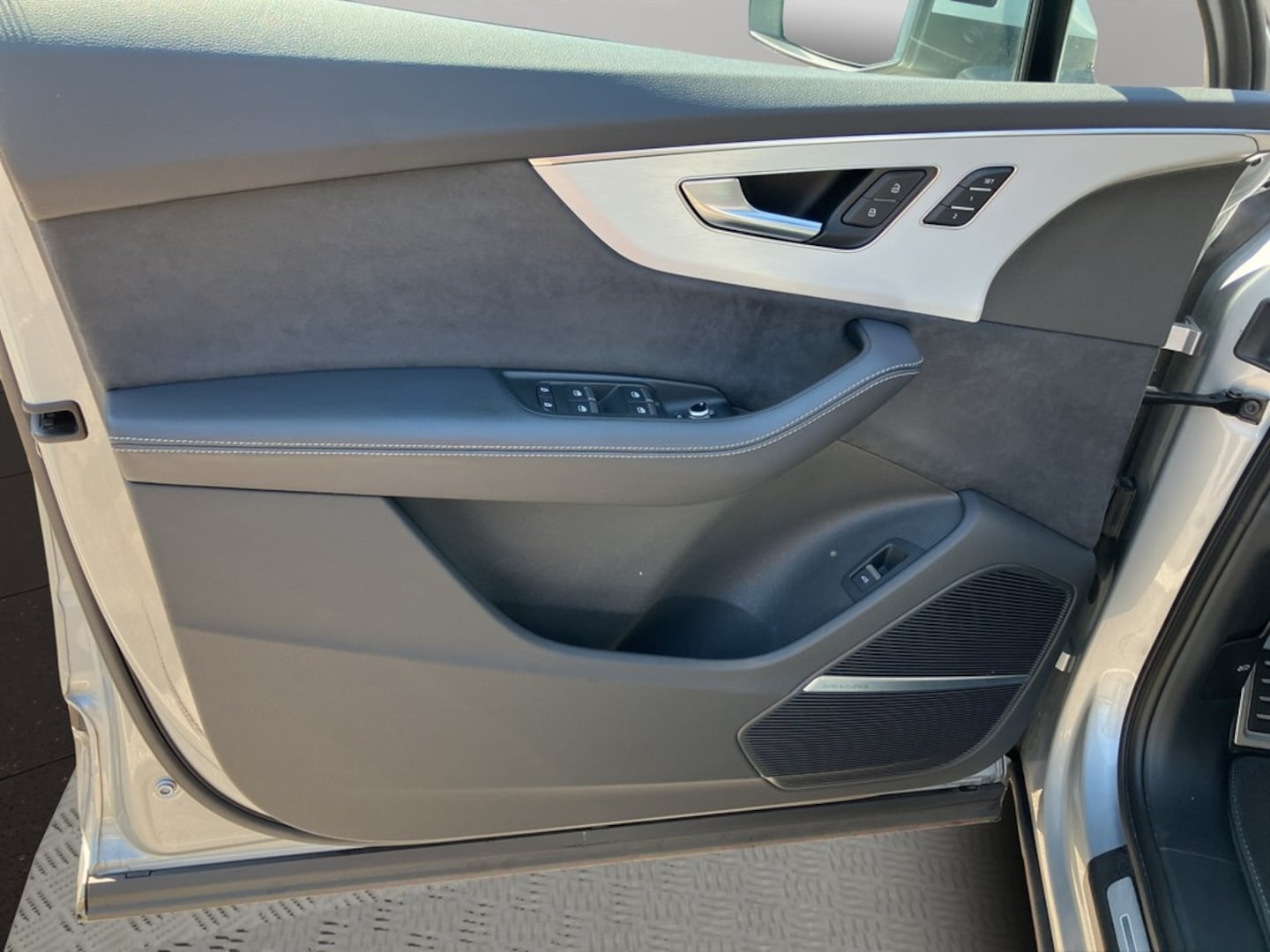 Bild über Audi Q7 competition plus 50 TDI quattro tiptronic - für weitere Informationen kontaktieren Sie den Audi Partner