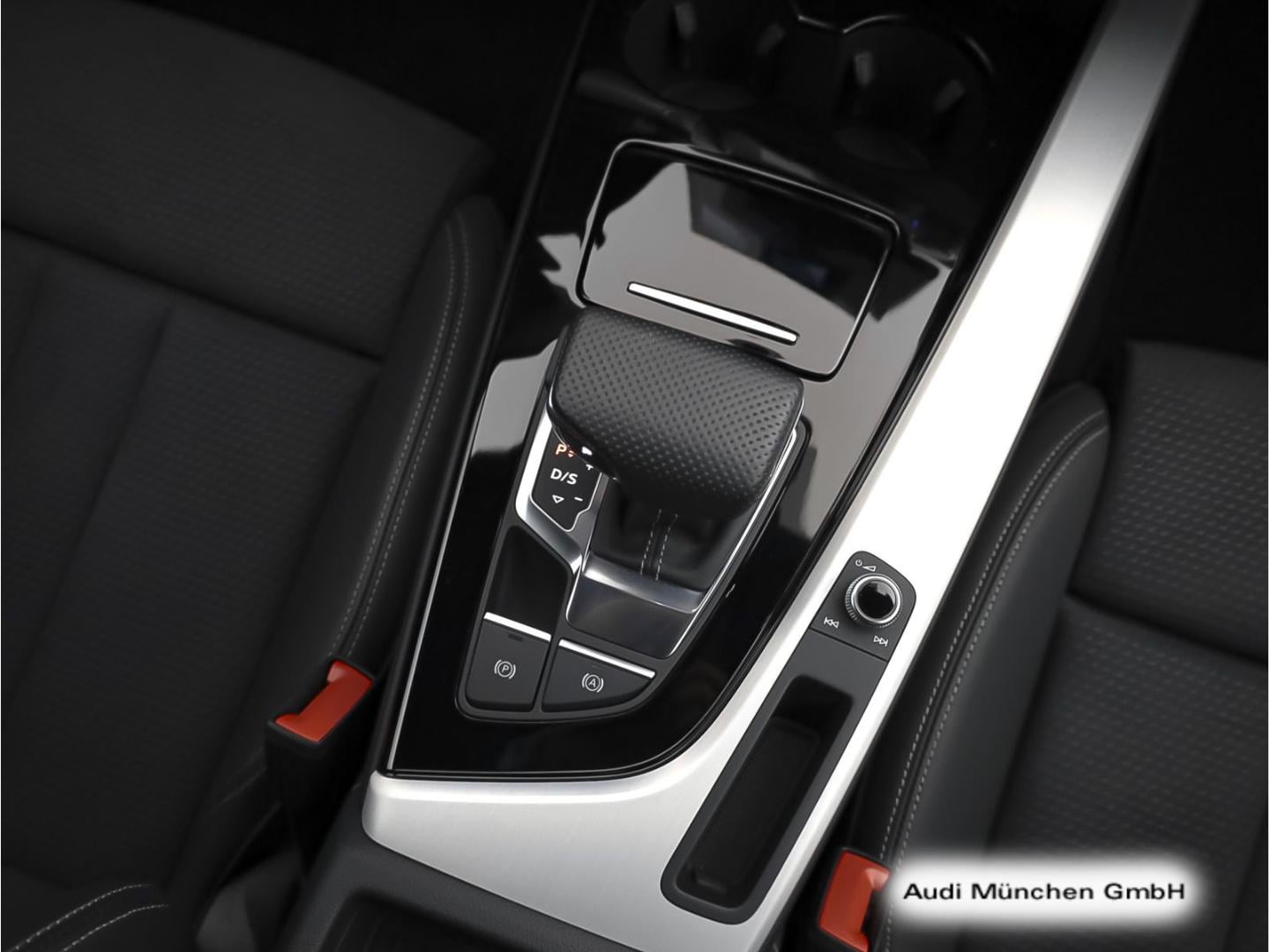 Bild über Audi A4 Avant S line 40 TFSI S tronic - für weitere Informationen kontaktieren Sie den Audi Partner