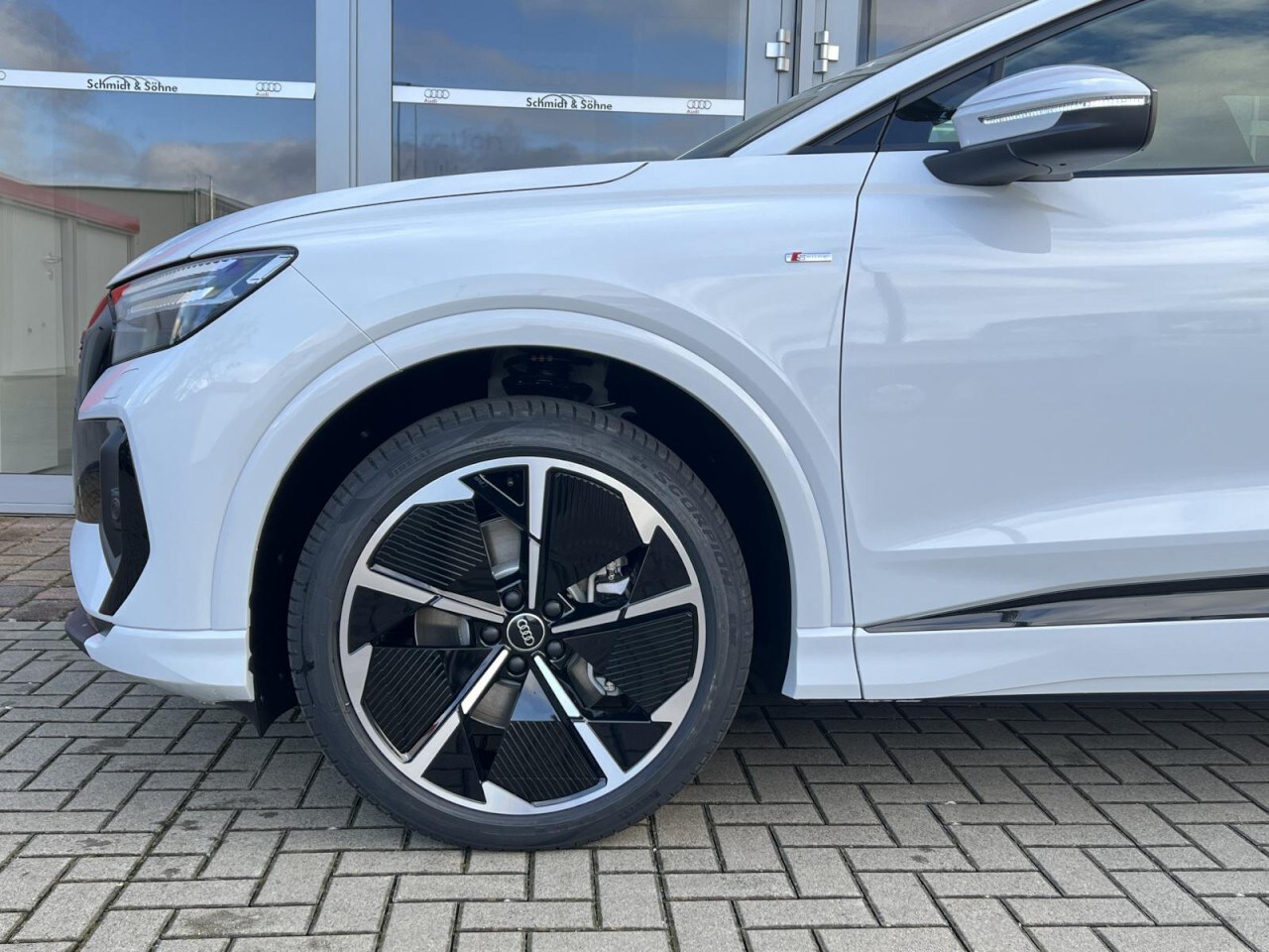 Image about Audi Q4 e-tron 55 e-tron quattro