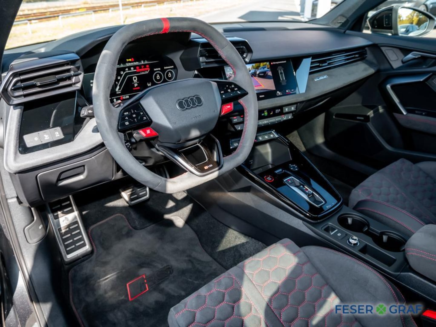 Bild über Audi RS 3 Sportback TFSI quattro S tronic - für weitere Informationen kontaktieren Sie den Audi Partner