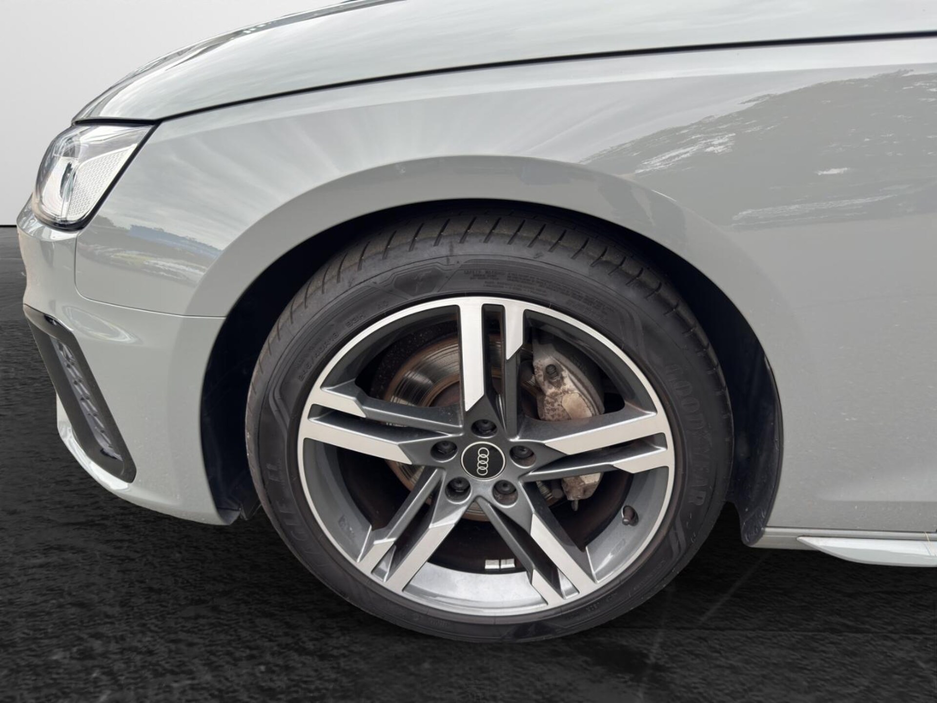 Audi A4 Avant S line