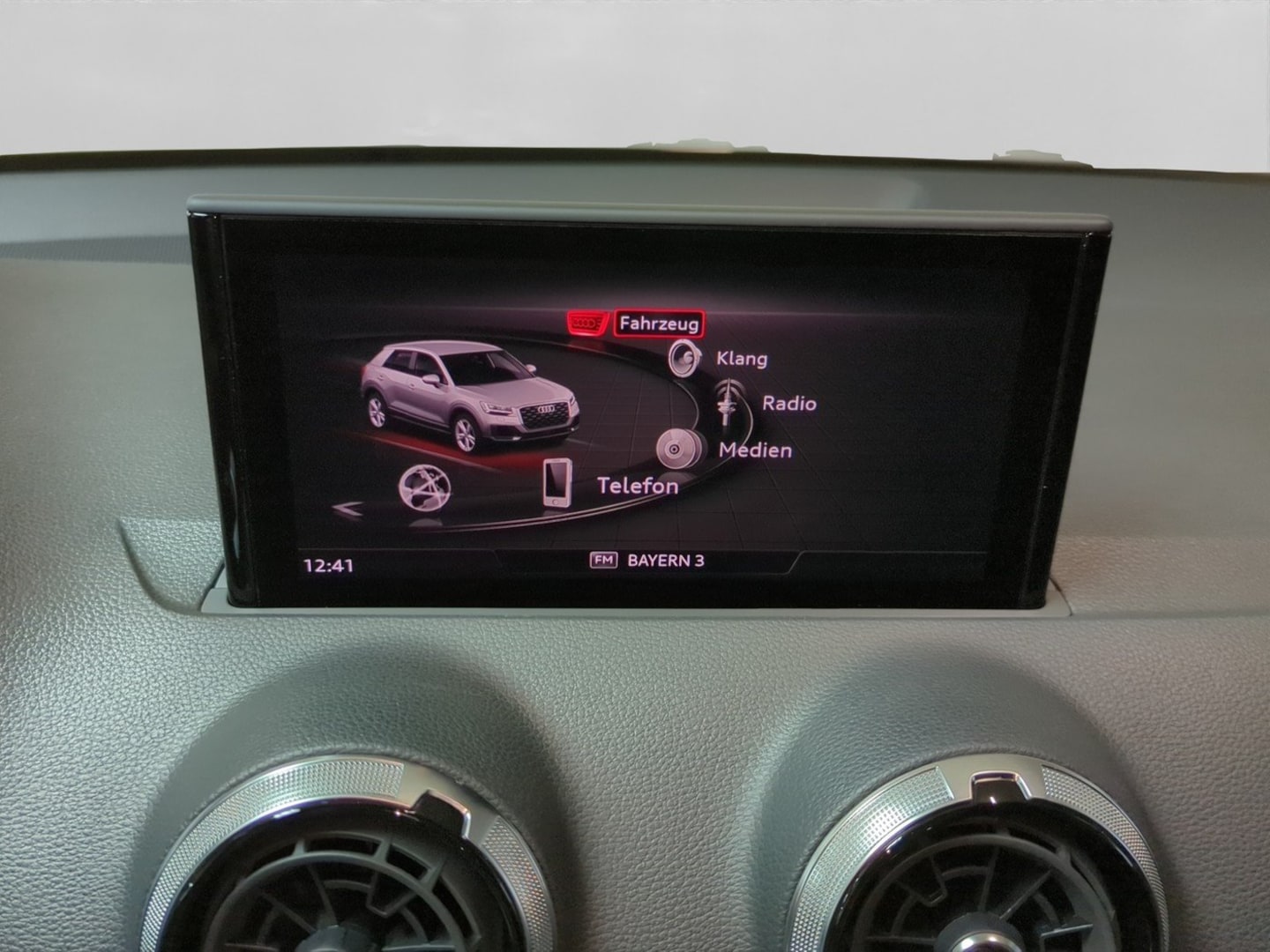 Bild über Audi Q2 S line 35 TFSI S tronic - für weitere Informationen kontaktieren Sie den Audi Partner