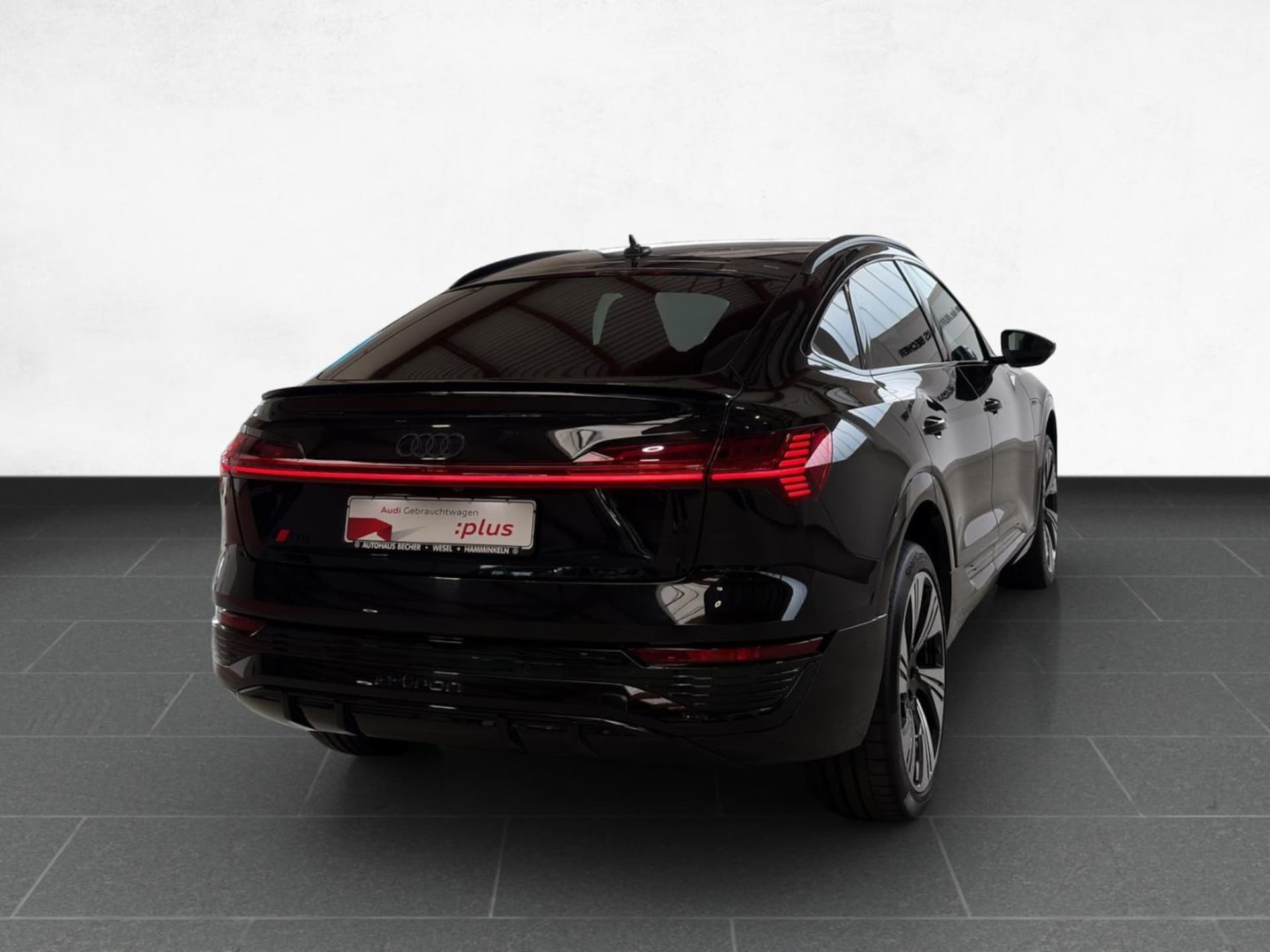 Audi Q8 Sportback e-tron S line