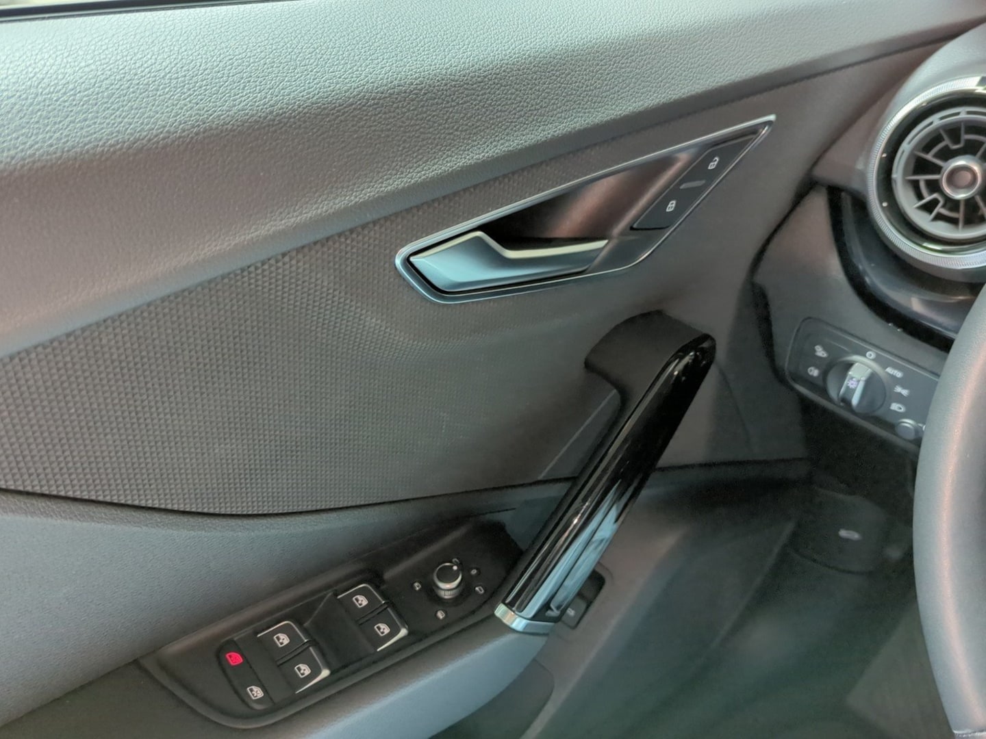 Bild über Audi Q2 S line 35 TFSI S tronic - für weitere Informationen kontaktieren Sie den Audi Partner