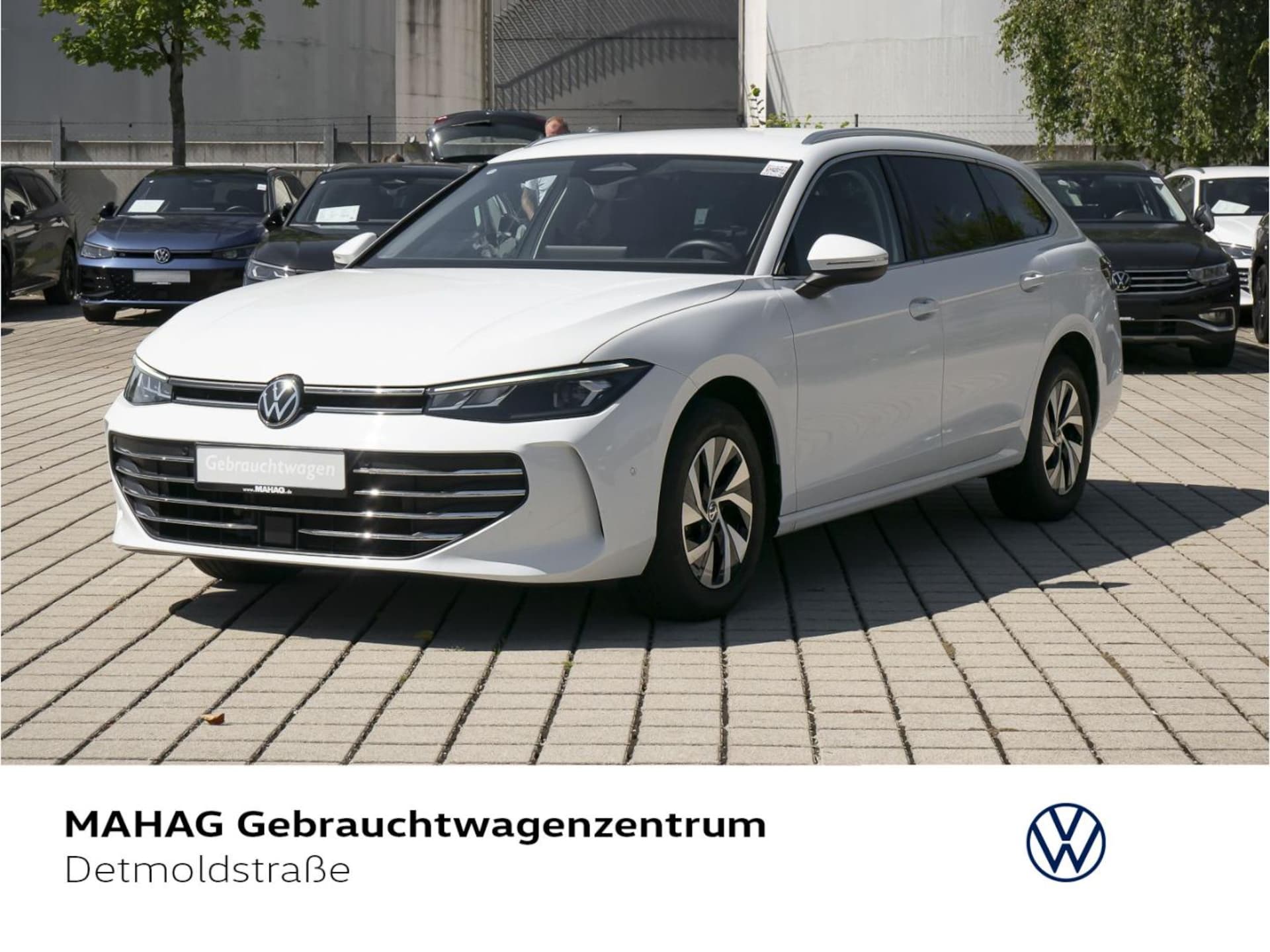 Volkswagen Passat — Volkswagen Passat Passat Business 1.5 eTSI LED Navi ParkAssist+ RearView App DSG
