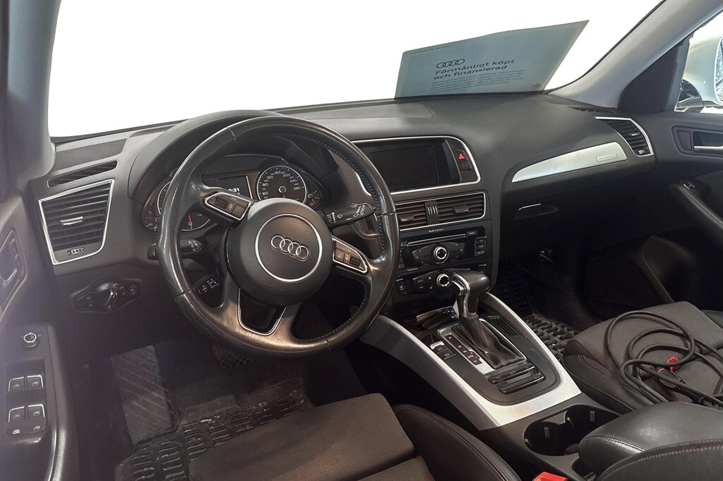 Bild som visar&nbsp;Audi Q5&nbsp;Q5 2.0 TDI quattro 190 hk S tronic - för mer information kontakta din Audi Partner
