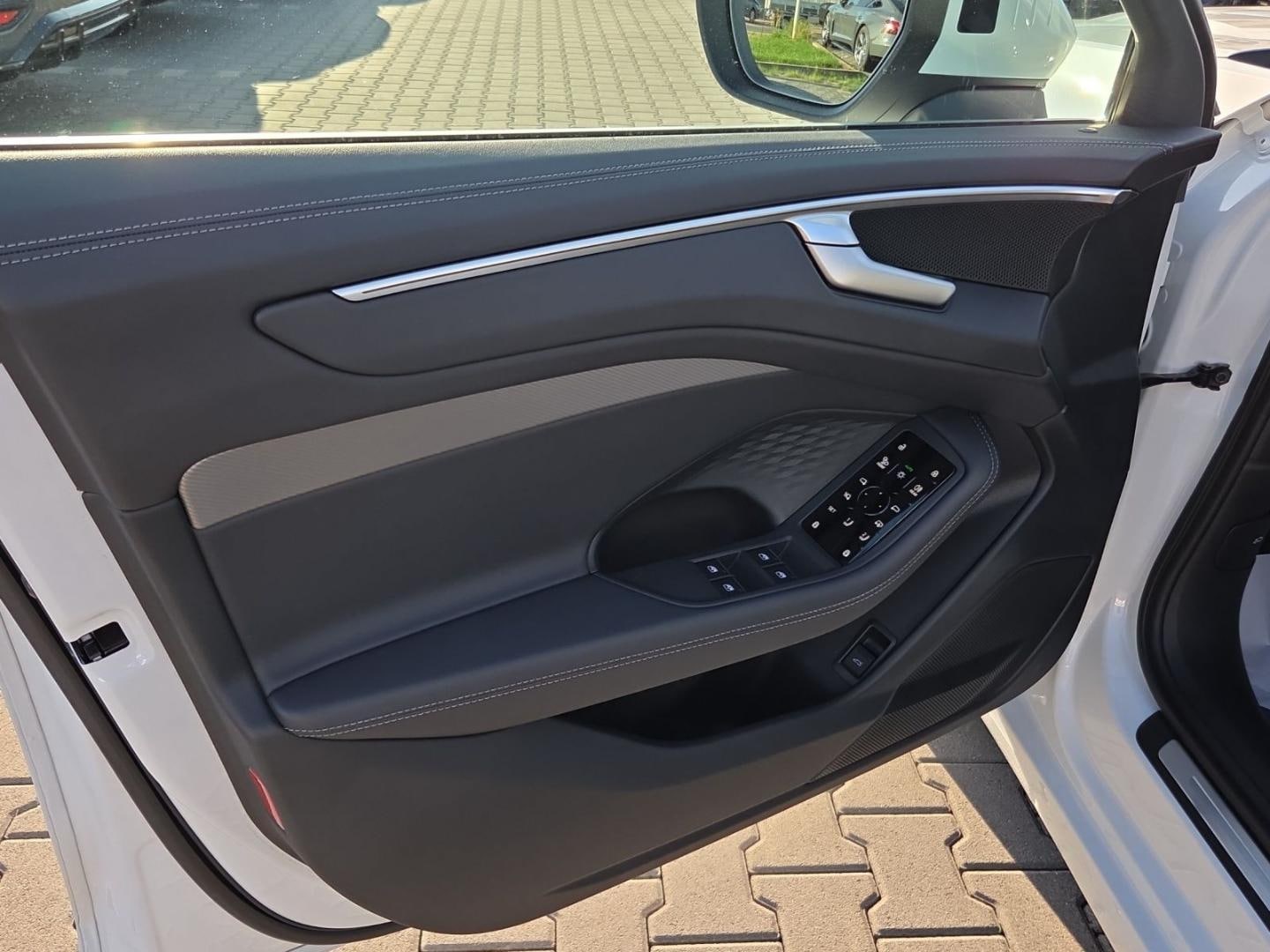 Bild über Audi A6 Avant TDI 150 kW S tronic - für weitere Informationen kontaktieren Sie den Audi Partner