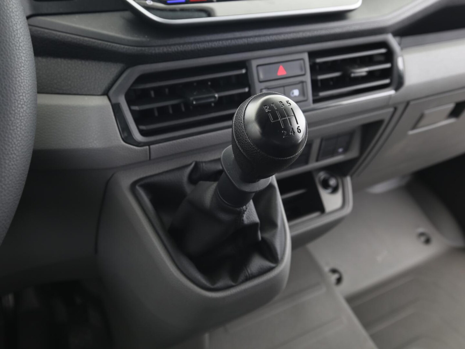 Volkswagen Crafter Kasten mittlerer Radstand – Bild 16