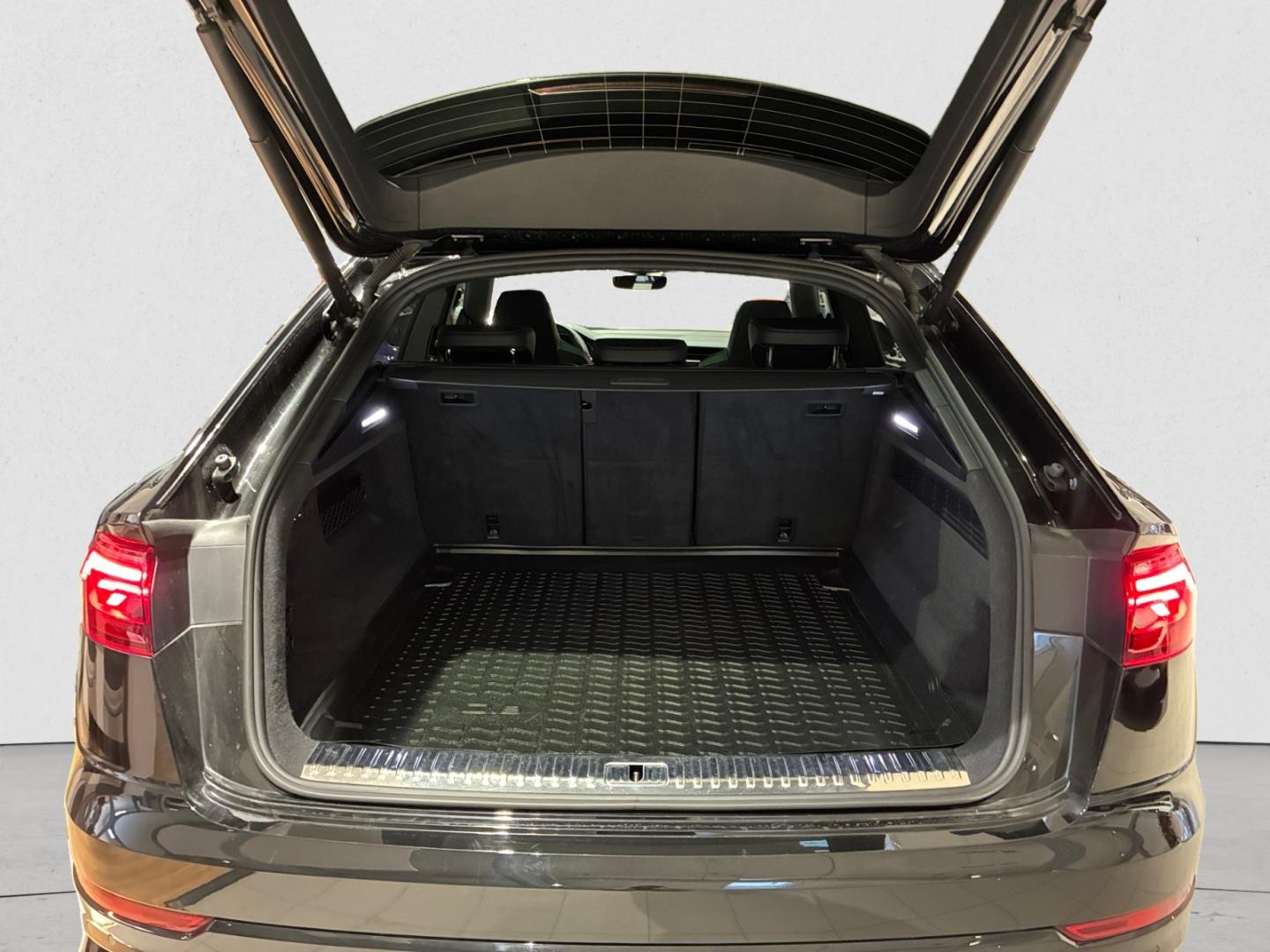 Bild som visar&nbsp;Audi SQ8&nbsp;SQ8 SUV TFSI 507 hk tiptronic - för mer information kontakta din Audi Partner