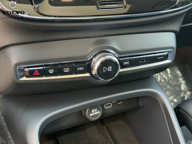 2026 Volvo XC40 Plus - Photo 32