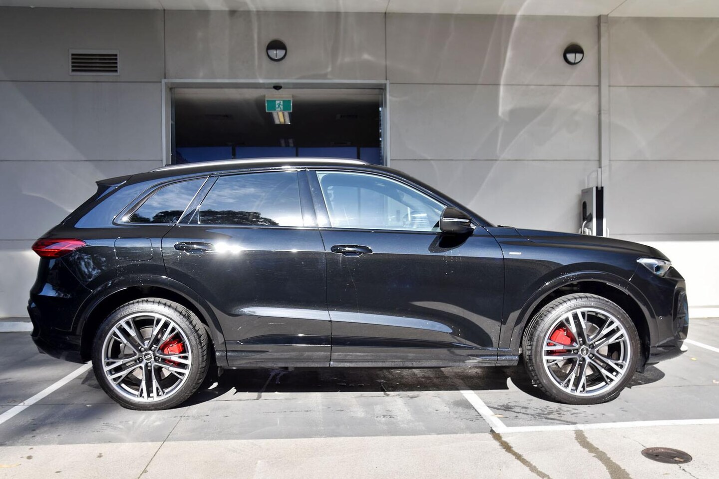 Image about Audi Q5 SUV e-hybrid quattro S tronic