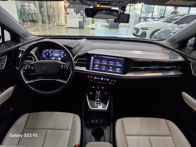 Audi Q4 e-tron 40 Premium 150, 00 kW 8