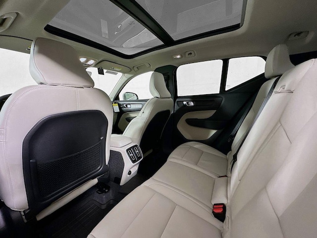 2025 Volvo XC40