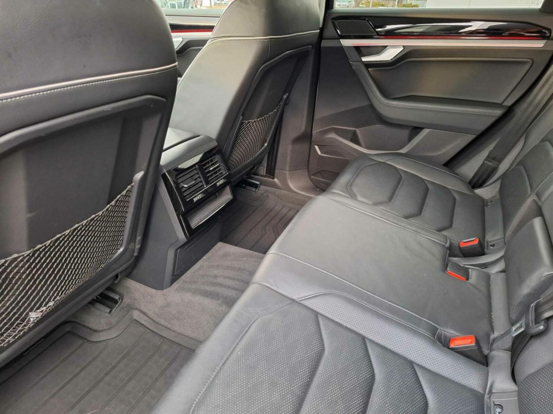 Volkswagen Touareg Model bazowy