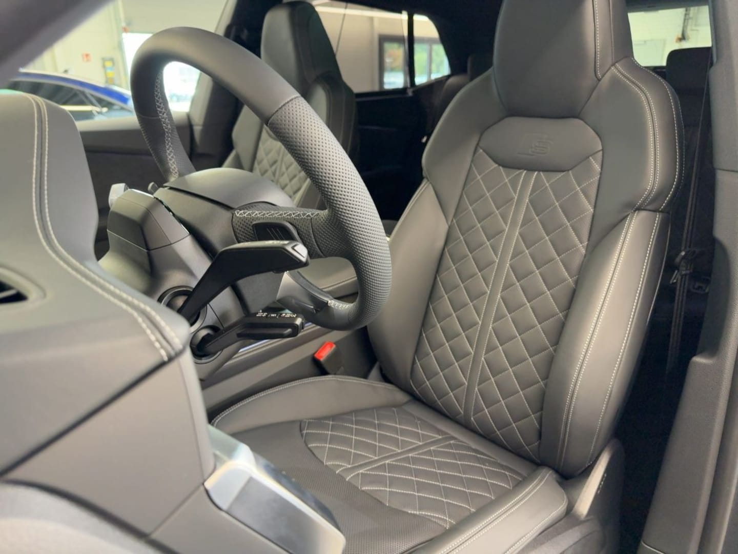 Bild über Audi Q8 SUV S line business TDI quattro 210 kW tiptronic - für weitere Informationen kontaktieren Sie den Audi Partner