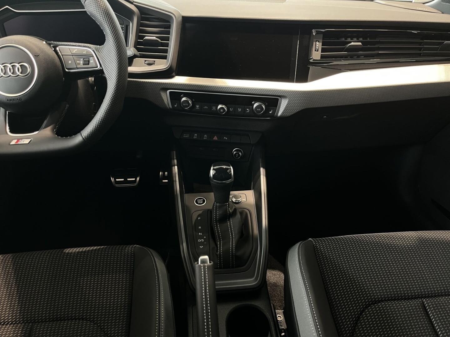 Bild über Audi A1 Sportback S line 30 TFSI S tronic - für weitere Informationen kontaktieren Sie den Audi Partner