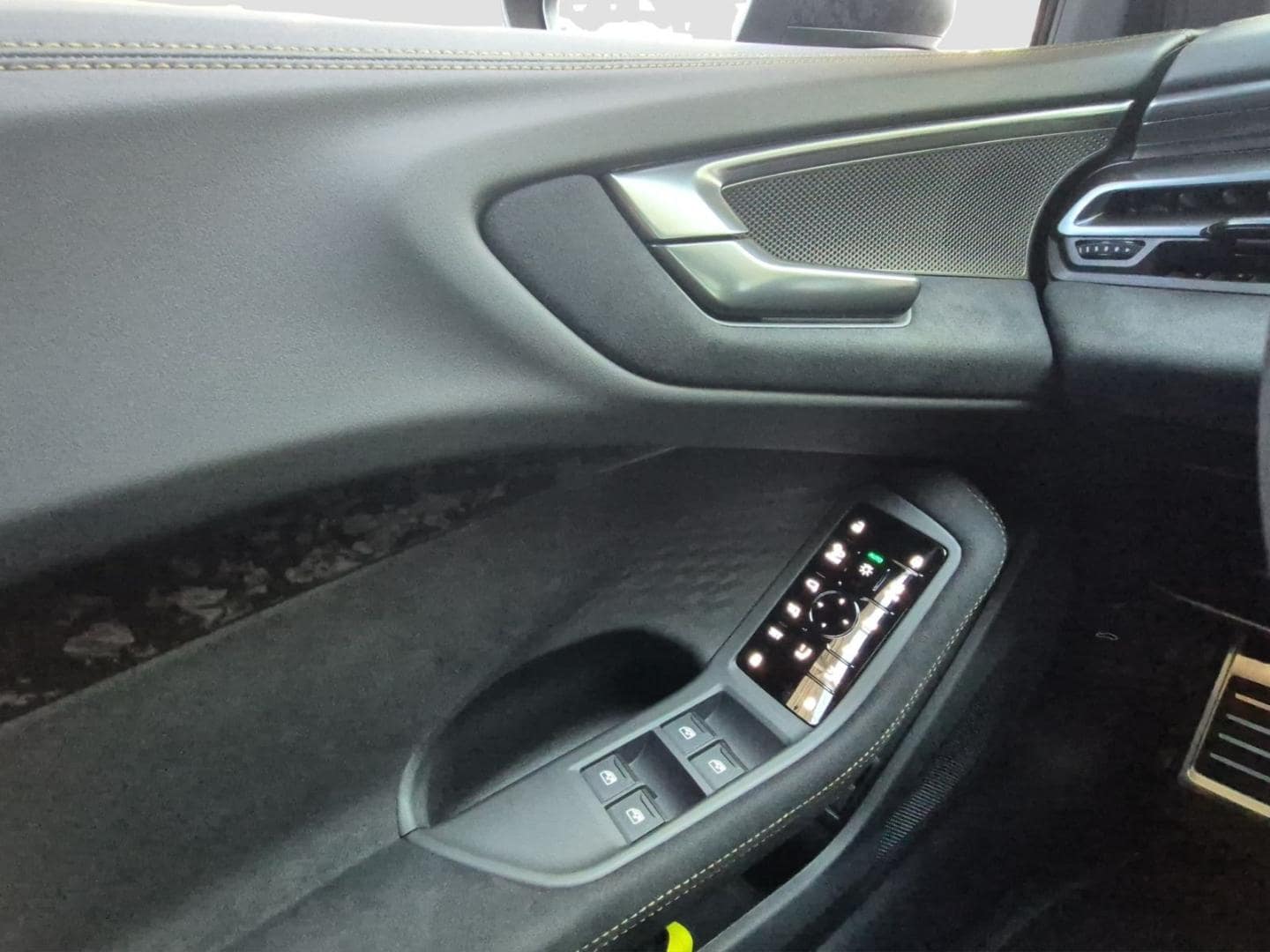 Bild über Audi RS 5 Avant TFSI quattro 470 kW tiptronic - für weitere Informationen kontaktieren Sie den Audi Partner