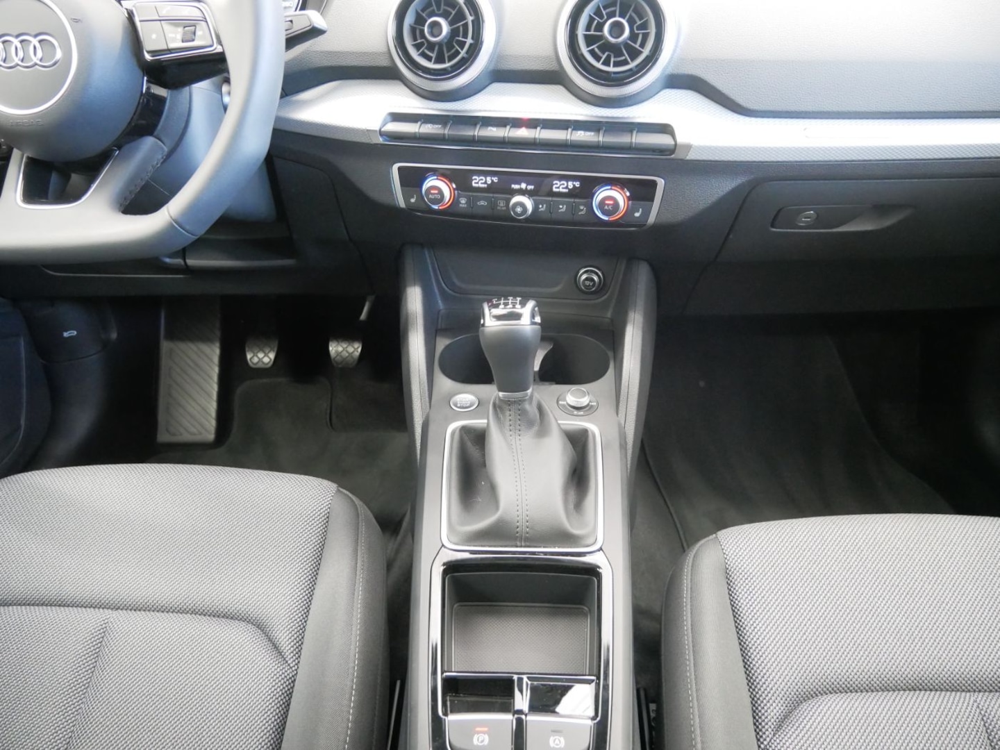 Bild über Audi Q2 S line 35 TFSI Schaltgetriebe - für weitere Informationen kontaktieren Sie den Audi Partner