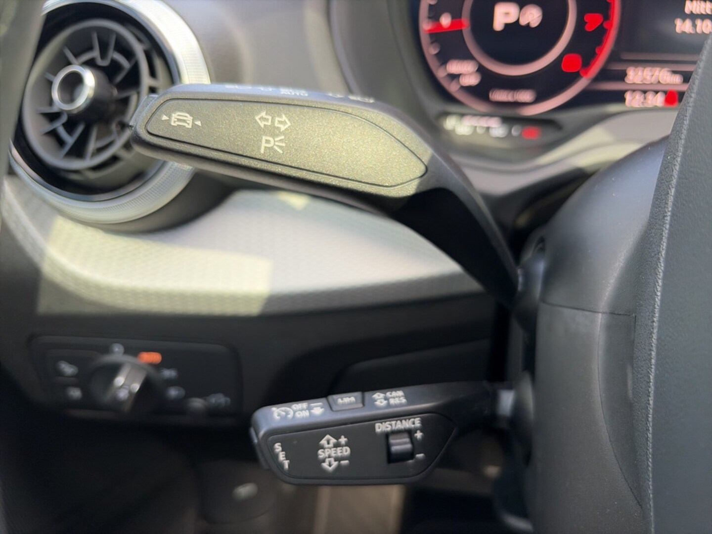 Bild über Audi Q2 advanced 35 TFSI S tronic - für weitere Informationen kontaktieren Sie den Audi Partner