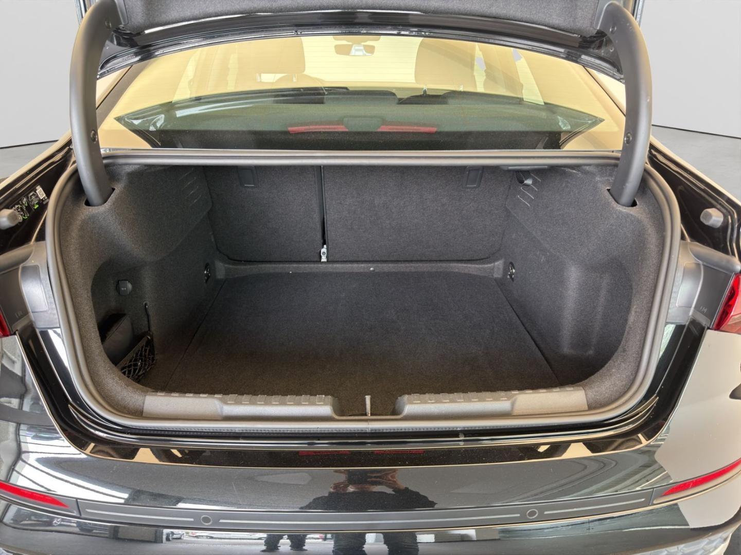 Bild über Audi A3 Limousine TDI S tronic - für weitere Informationen kontaktieren Sie den Audi Partner
