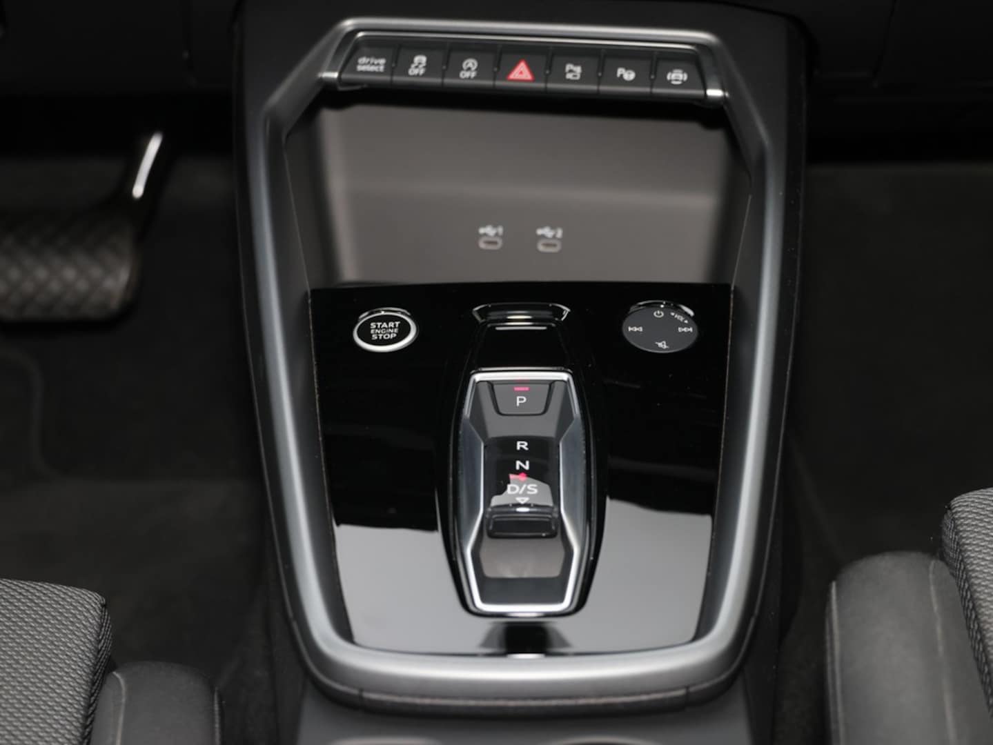 Bild über Audi A3 Sportback S line 35 TFSI S tronic - für weitere Informationen kontaktieren Sie den Audi Partner