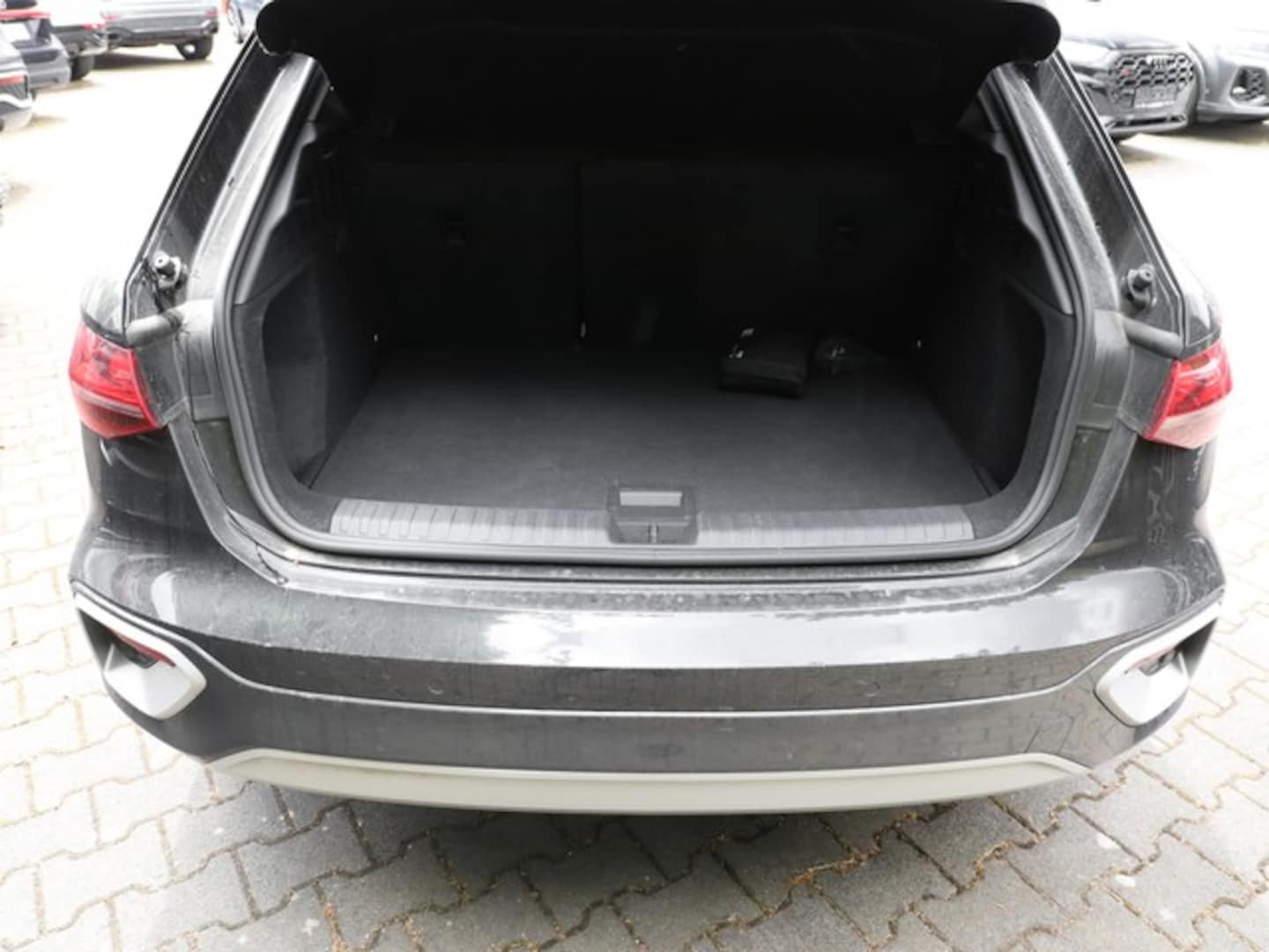 Bild über Audi A3 allstreet 35 TDI S tronic - für weitere Informationen kontaktieren Sie den Audi Partner