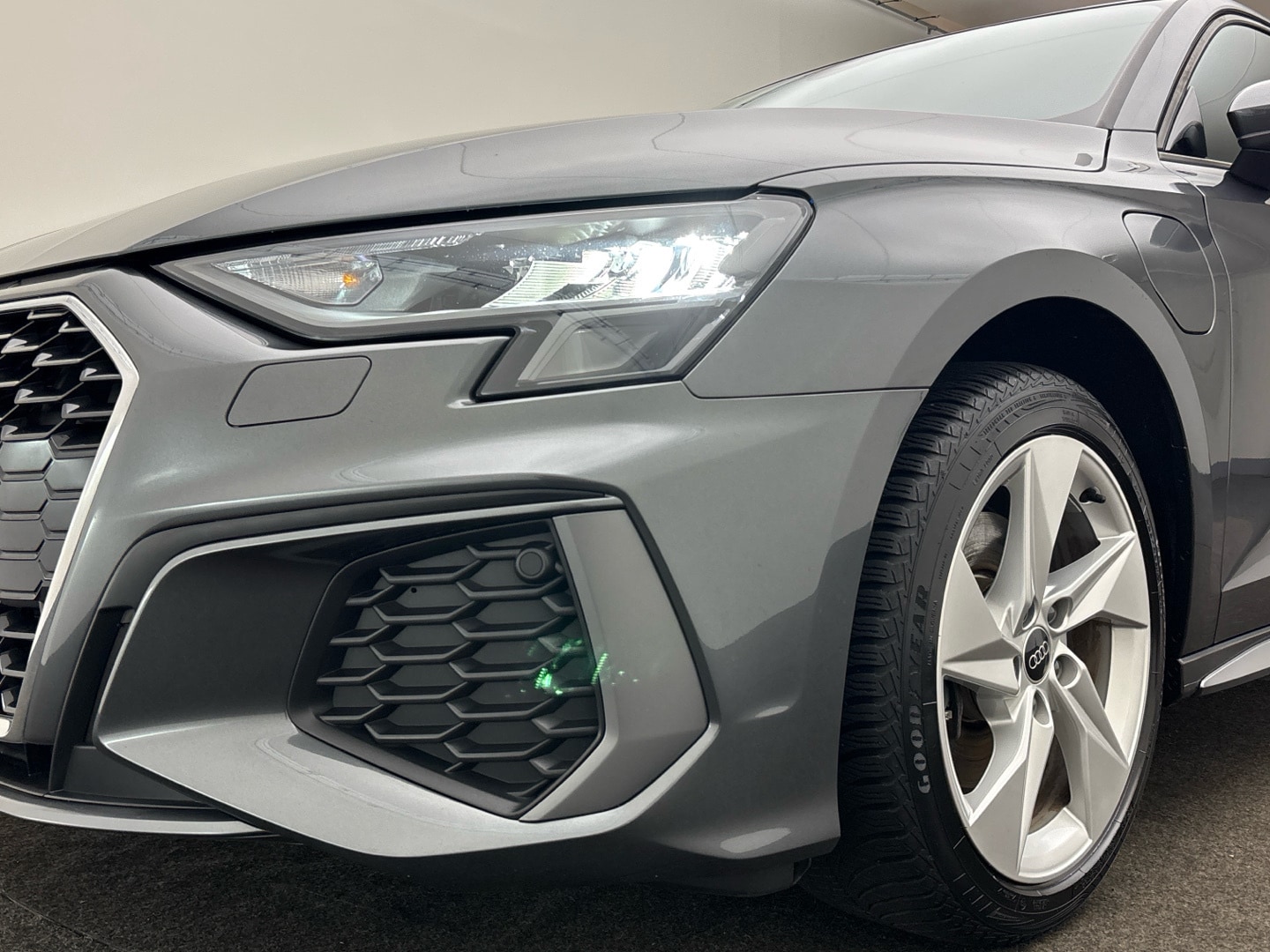 Bild über Audi A3 Sportback TFSI e S line 40 TFSI e S tronic - für weitere Informationen kontaktieren Sie den Audi Partner
