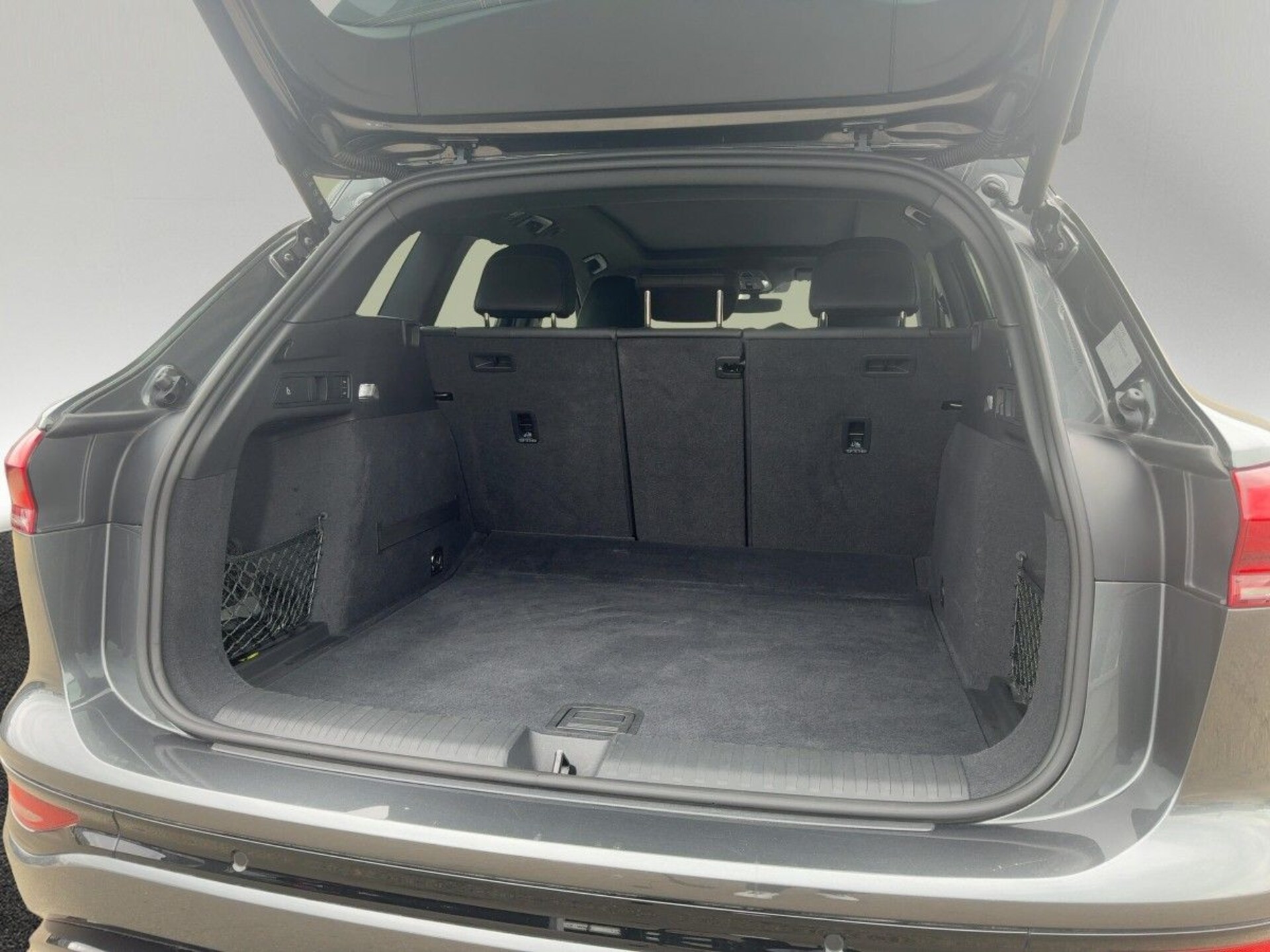 Audi SQ6 SUV e-tron