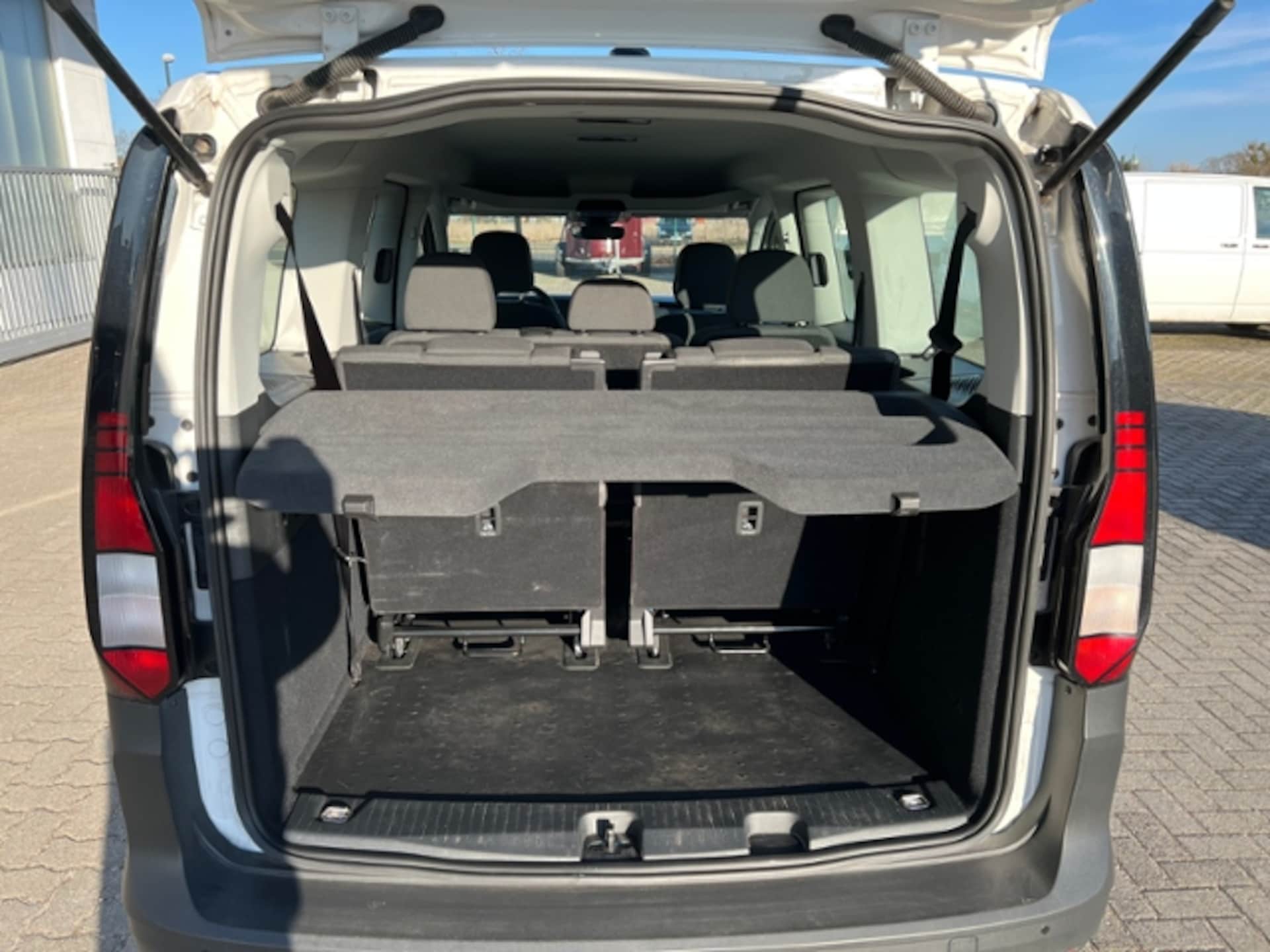 Volkswagen Caddy Maxi Basis-Modell