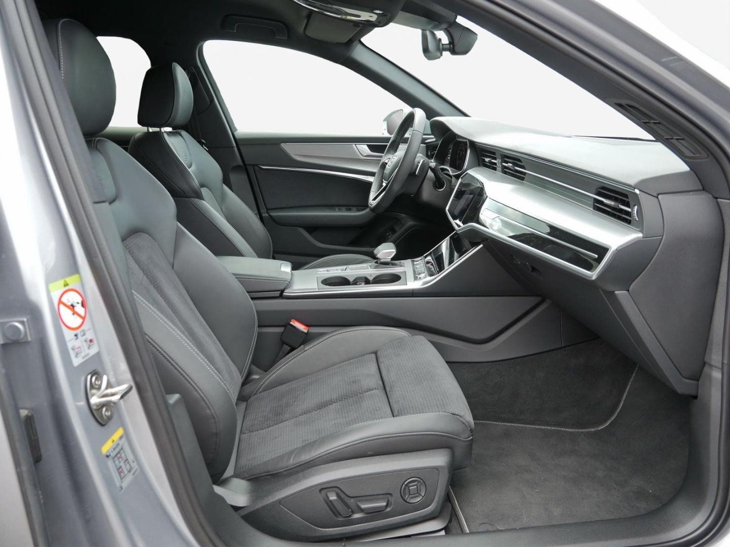 Bild über Audi A6 Avant TFSI e S line 55 TFSI e quattro S tronic - für weitere Informationen kontaktieren Sie den Audi Partner