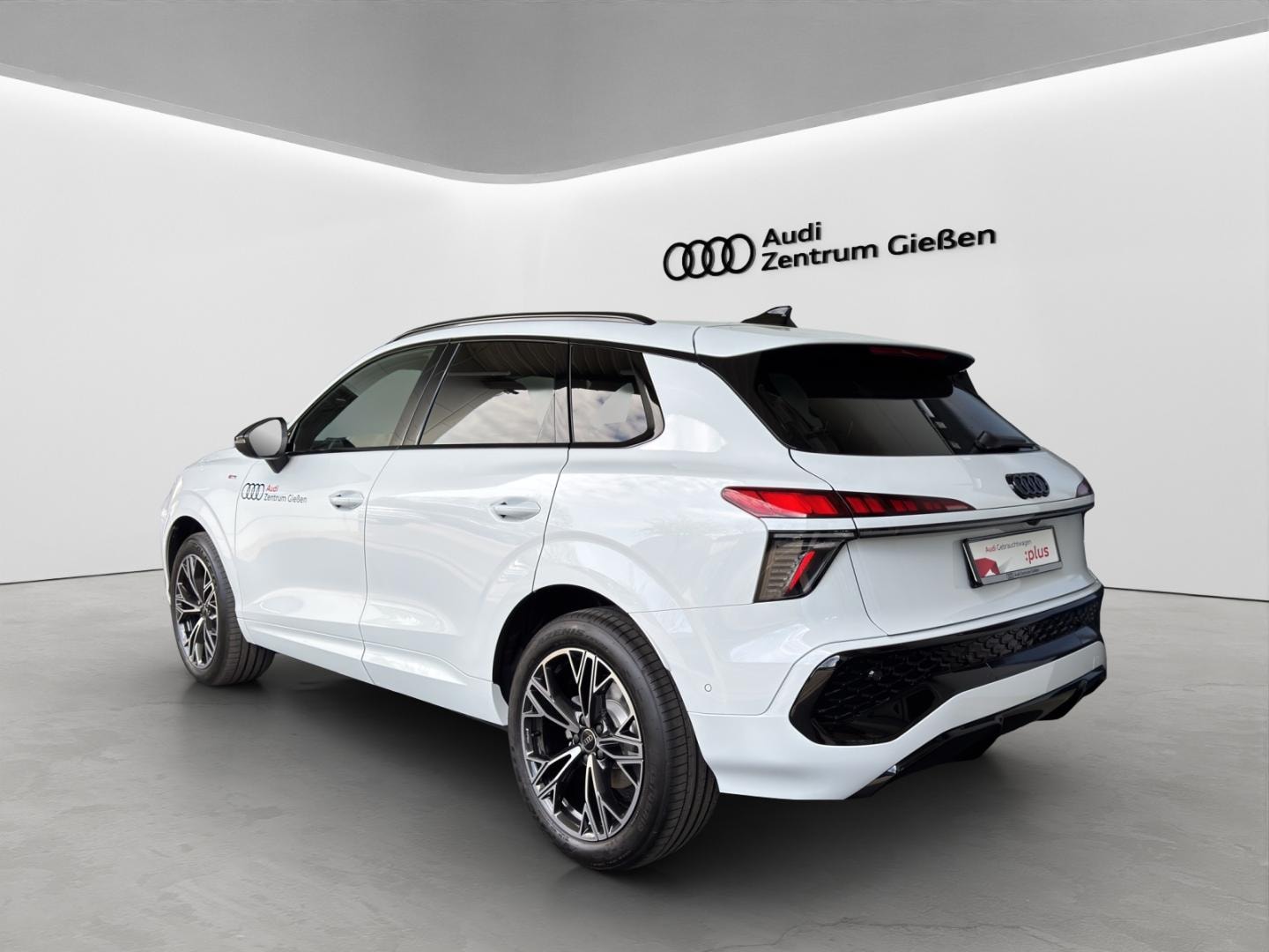 Bild über Audi Q3 SUV TFSI 110 kW S tronic - für weitere Informationen kontaktieren Sie den Audi Partner